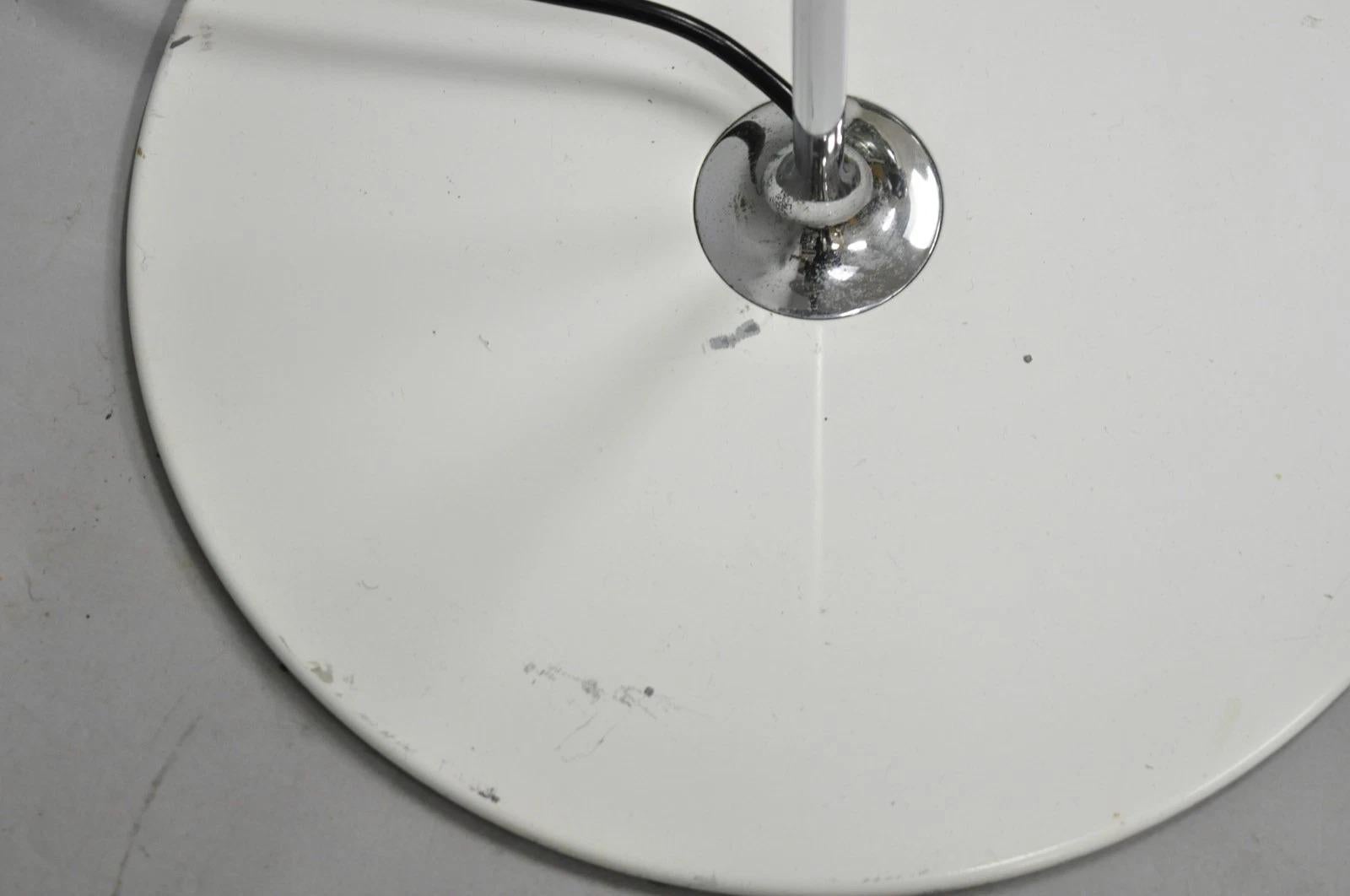 Joe Colombo per Oluce Italy Lampada da terra moderna di metà secolo a coppia con cedro bianco in vendita 4