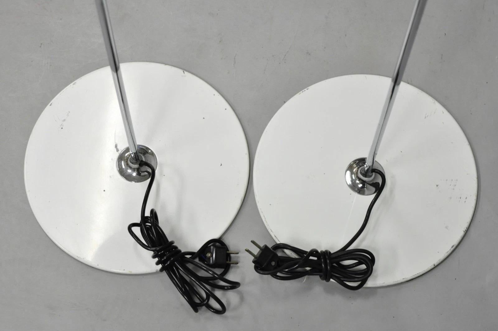 Joe Colombo per Oluce Italy Lampada da terra moderna di metà secolo a coppia con cedro bianco in vendita 6