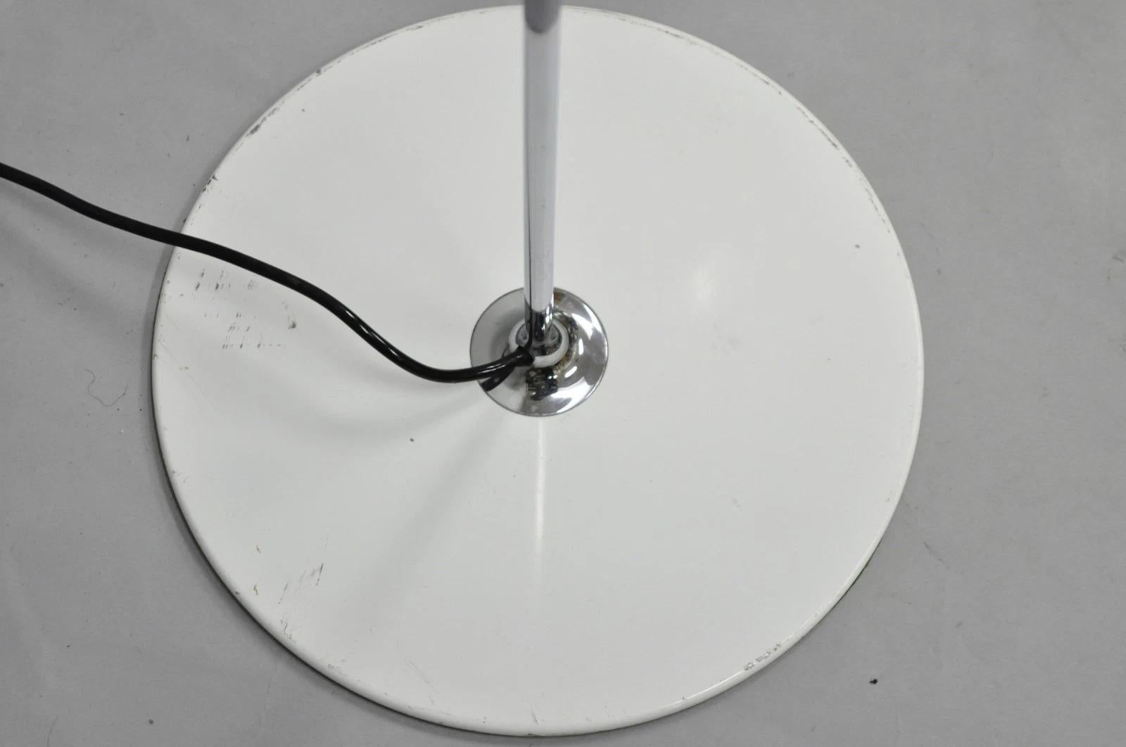 Joe Colombo per Oluce Italy Lampada da terra moderna di metà secolo a coppia con cedro bianco in vendita 11