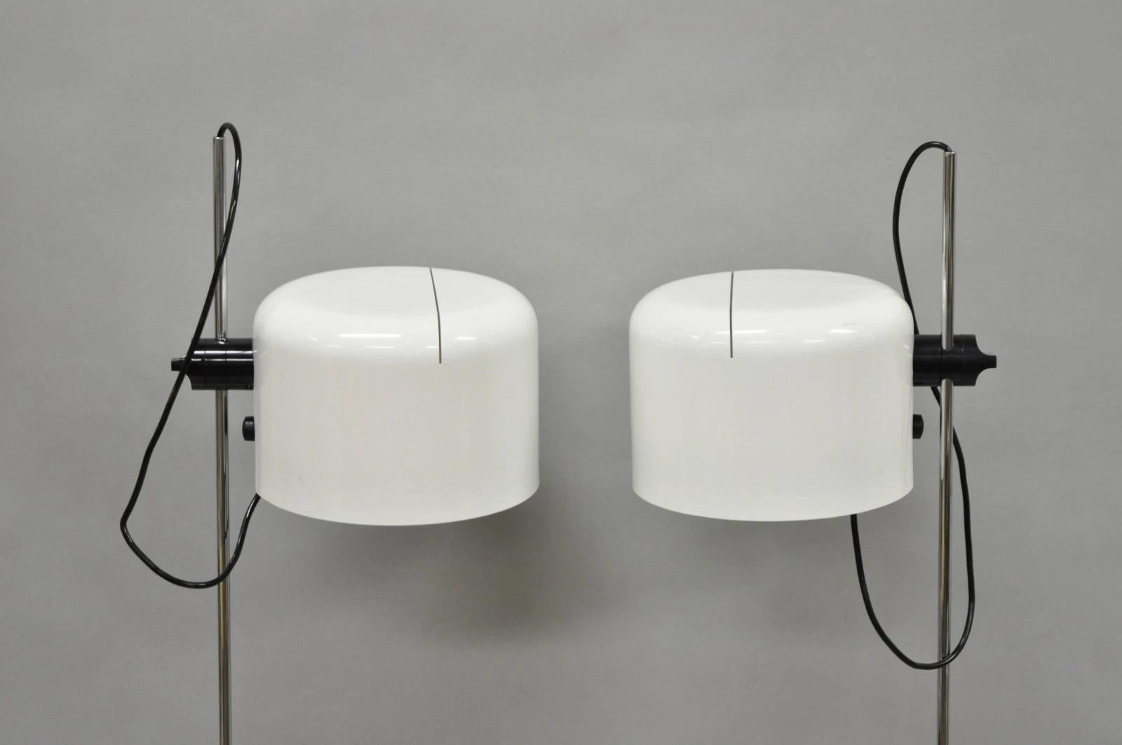 XX secolo Joe Colombo per Oluce Italy Lampada da terra moderna di metà secolo a coppia con cedro bianco in vendita