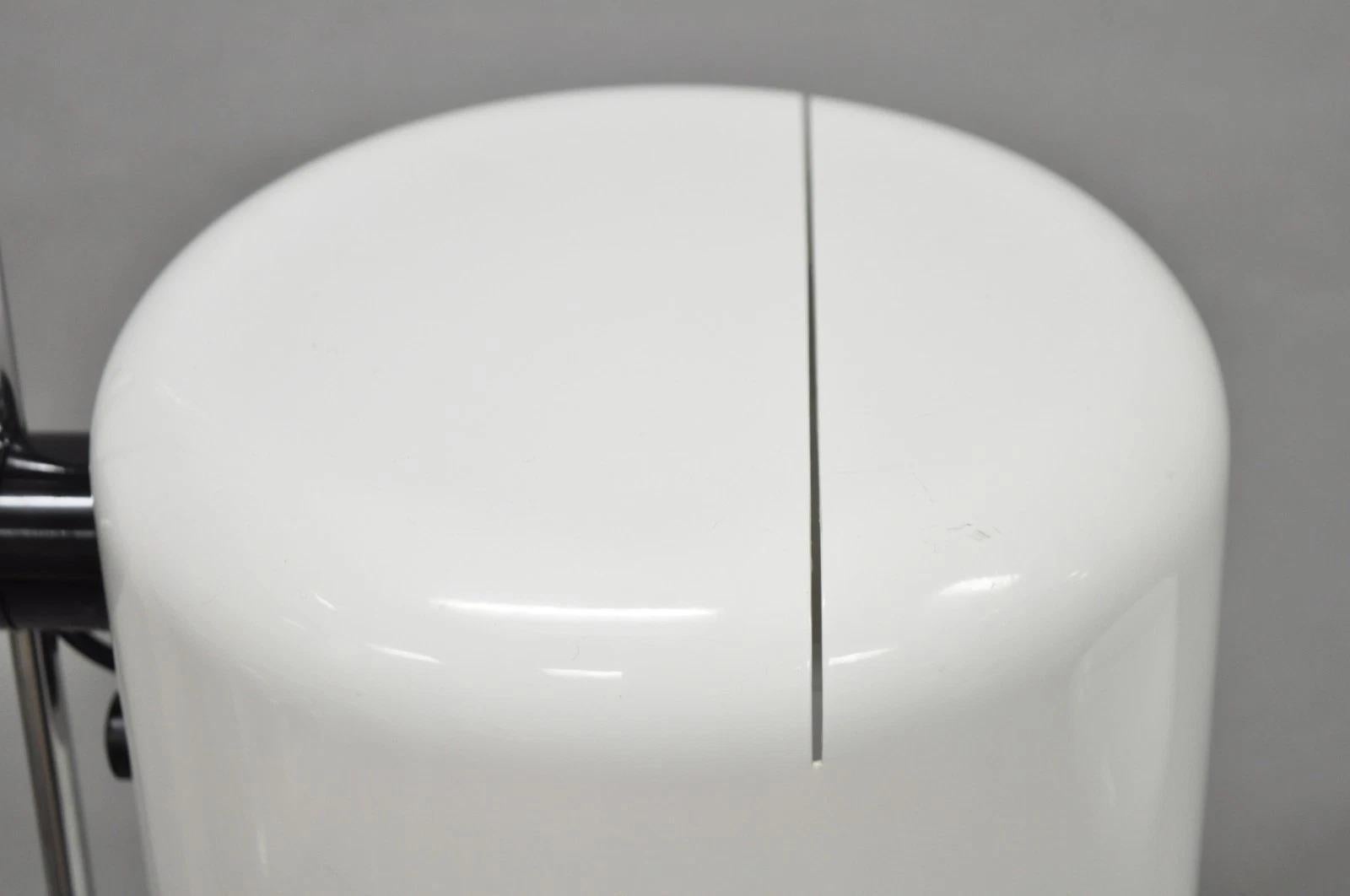 Joe Colombo per Oluce Italy Lampada da terra moderna di metà secolo a coppia con cedro bianco in vendita 2