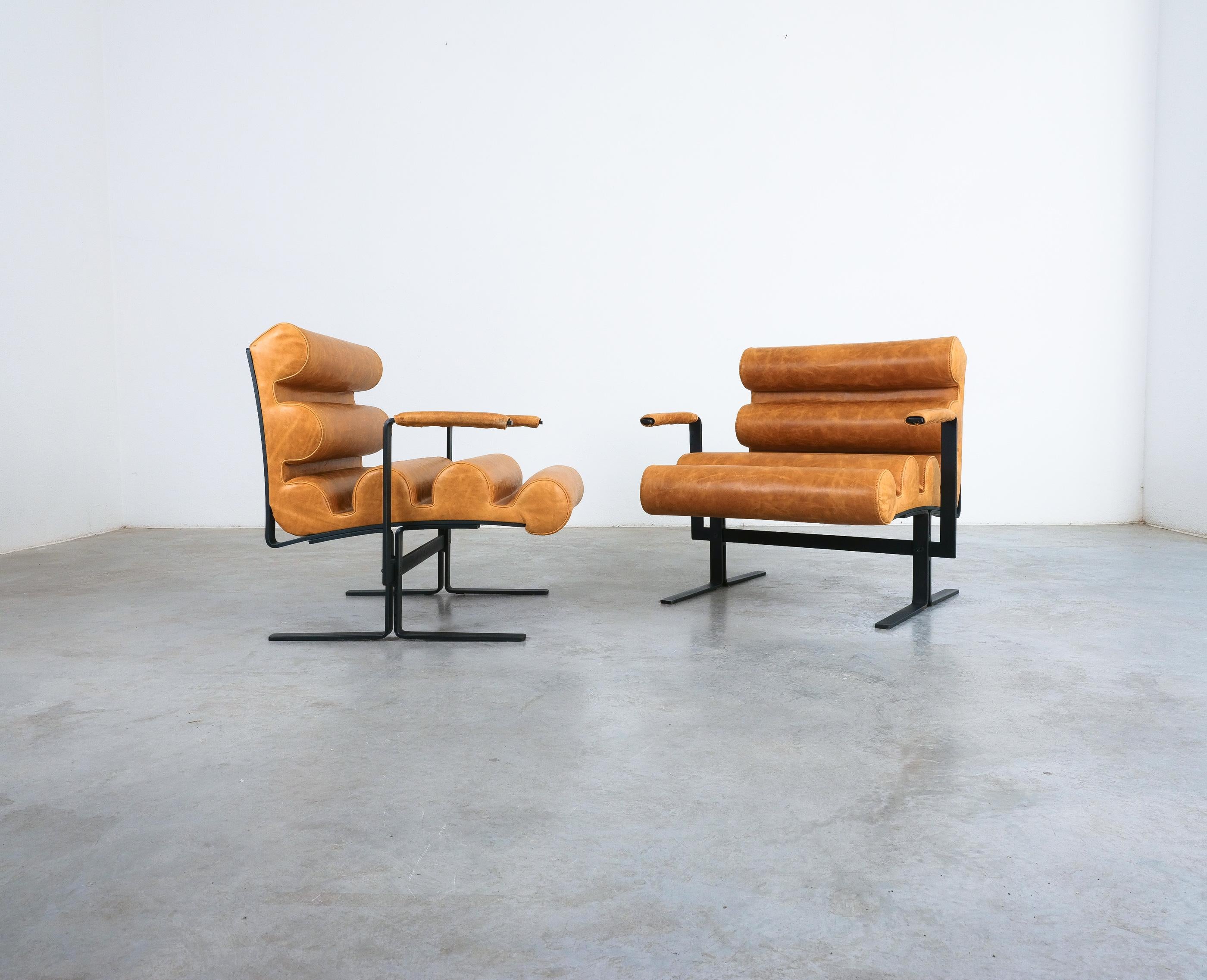 Joe Colombo for Sormani, Roll Brown Leather Spring Steel Armchairs, Pair (2) , 1962- Priced as a pair.

Very stylish armchairs designed by Joe Colombo in 1962. This pair of very rare Space Age icons was produced in Italy by Sormani from 1962 to