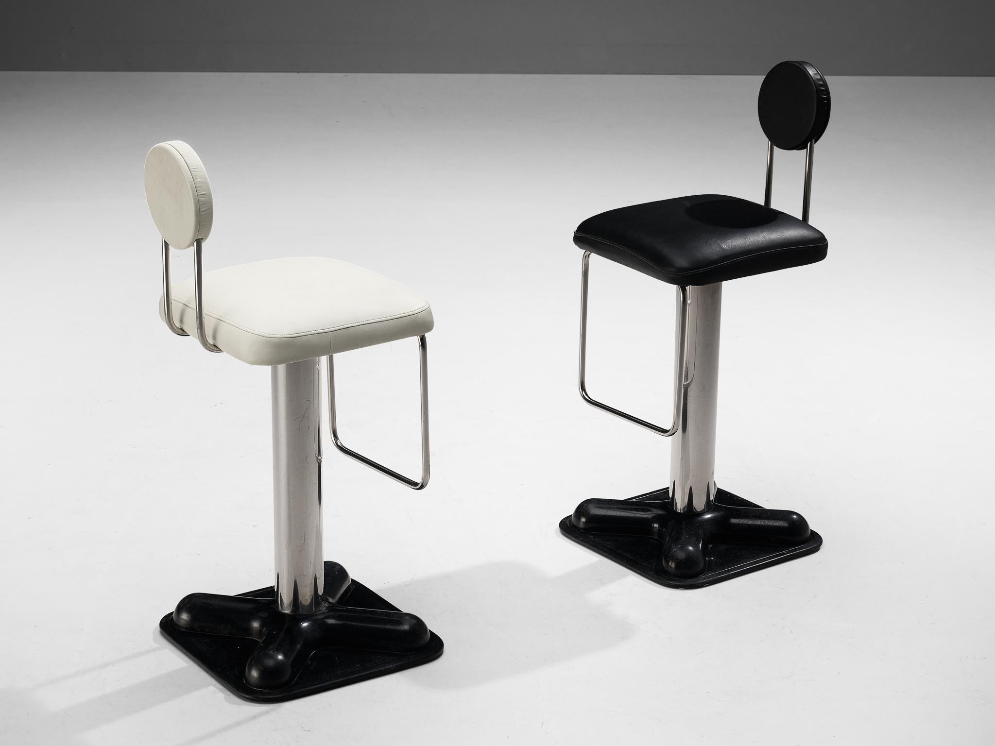 Italian Joe Colombo for Zanotta Pair of Barstools in Leather and Chrome For Sale