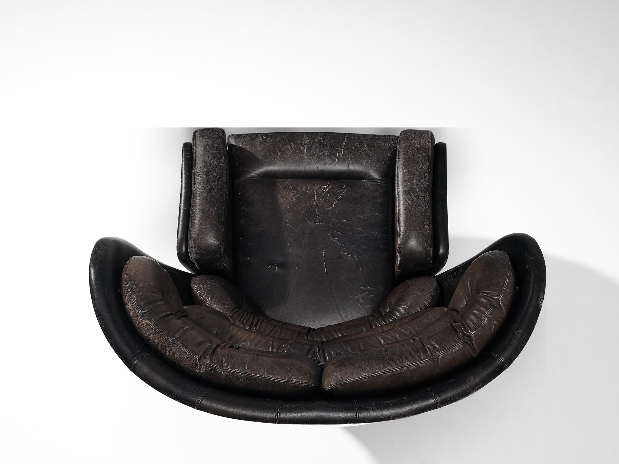 Joe Colombo Iconic ‘Elda’ Lounge Chair in Black Leather and Fiberglass 2