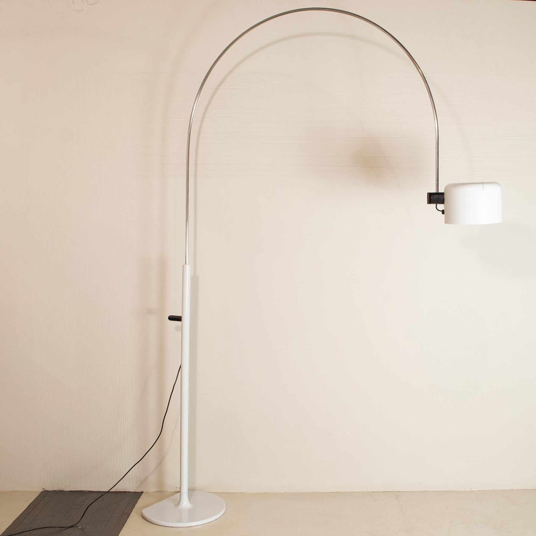 Floor lamp with direct light. Telescopic stem and base in white chromed metal designed by Joe Colombo for Oluce in the early 70s.

Joe Colombo was born in Milan in 1930, a Milanese designer and architect, the son of an industrialist. After attending