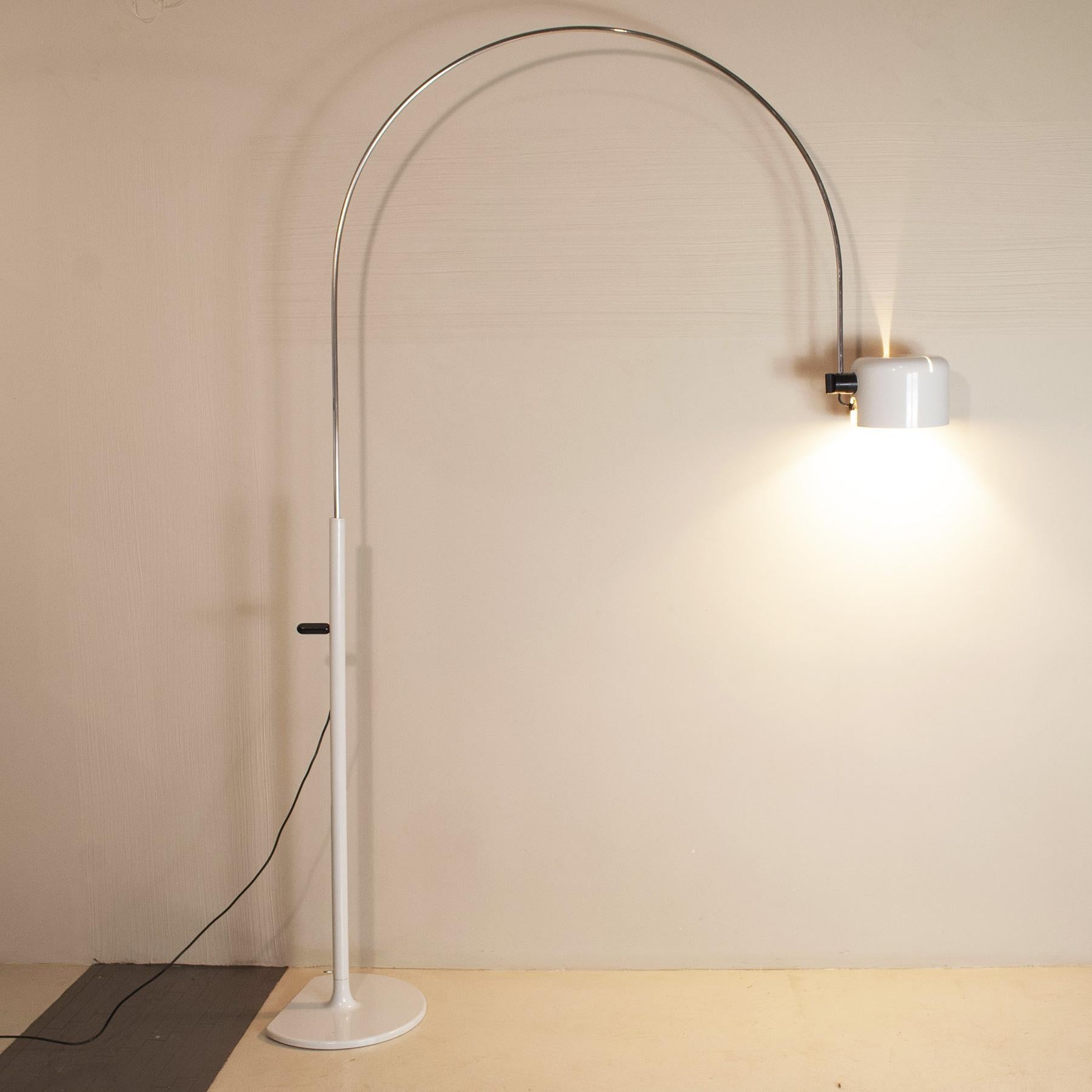 Joe Colombo italian midcentury floor lamp 70's. In Good Condition For Sale In bari, IT