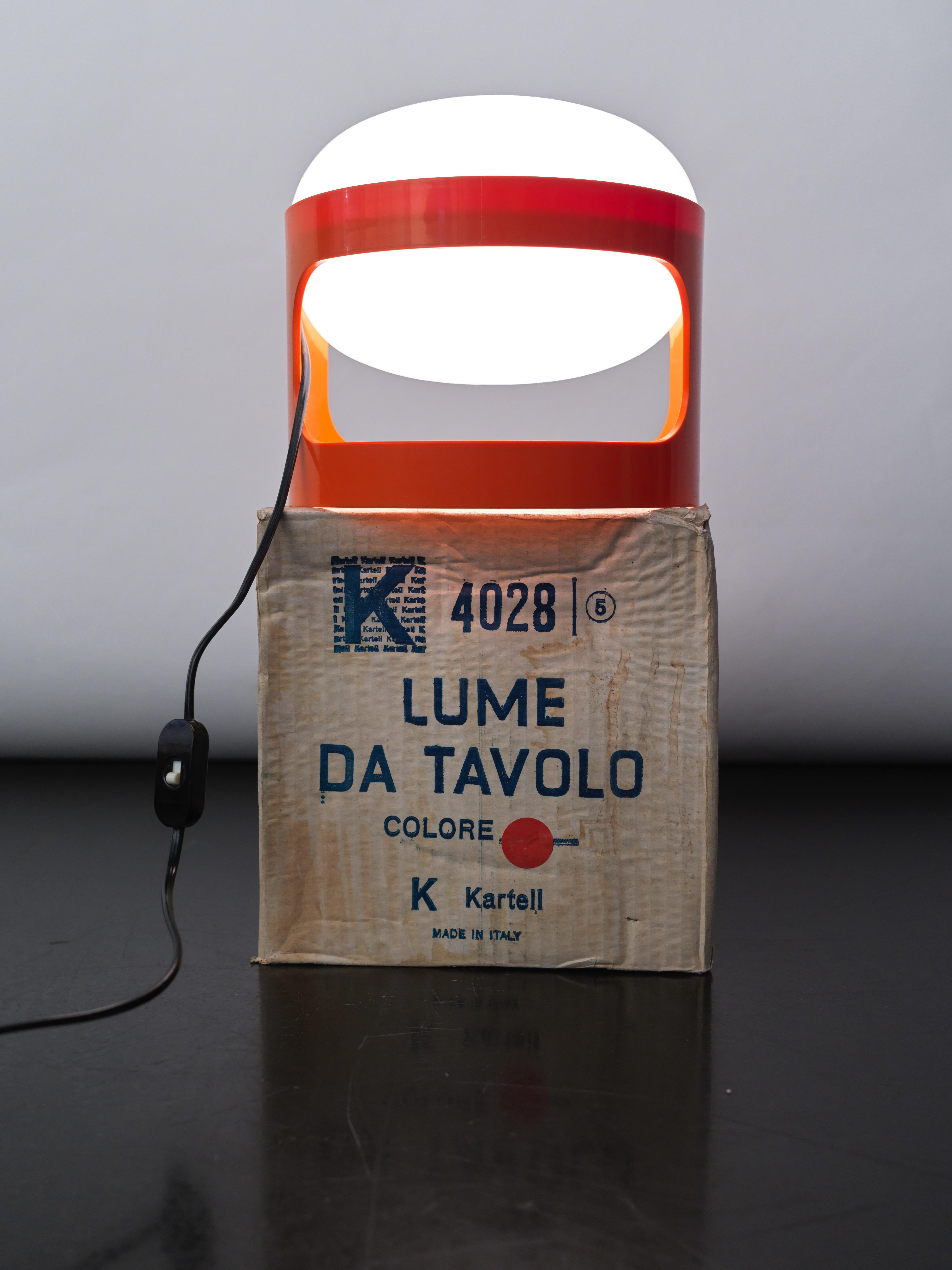 Joe Colombo KD28 table lamp for Kartell, early edition 1967.
The table lamp KD 28 is designed by Joe Colombo for Kartell in 1967. This light is stackable and sold as table or floor lamp. Made from 1967 until 1981. This is a rare, early version with