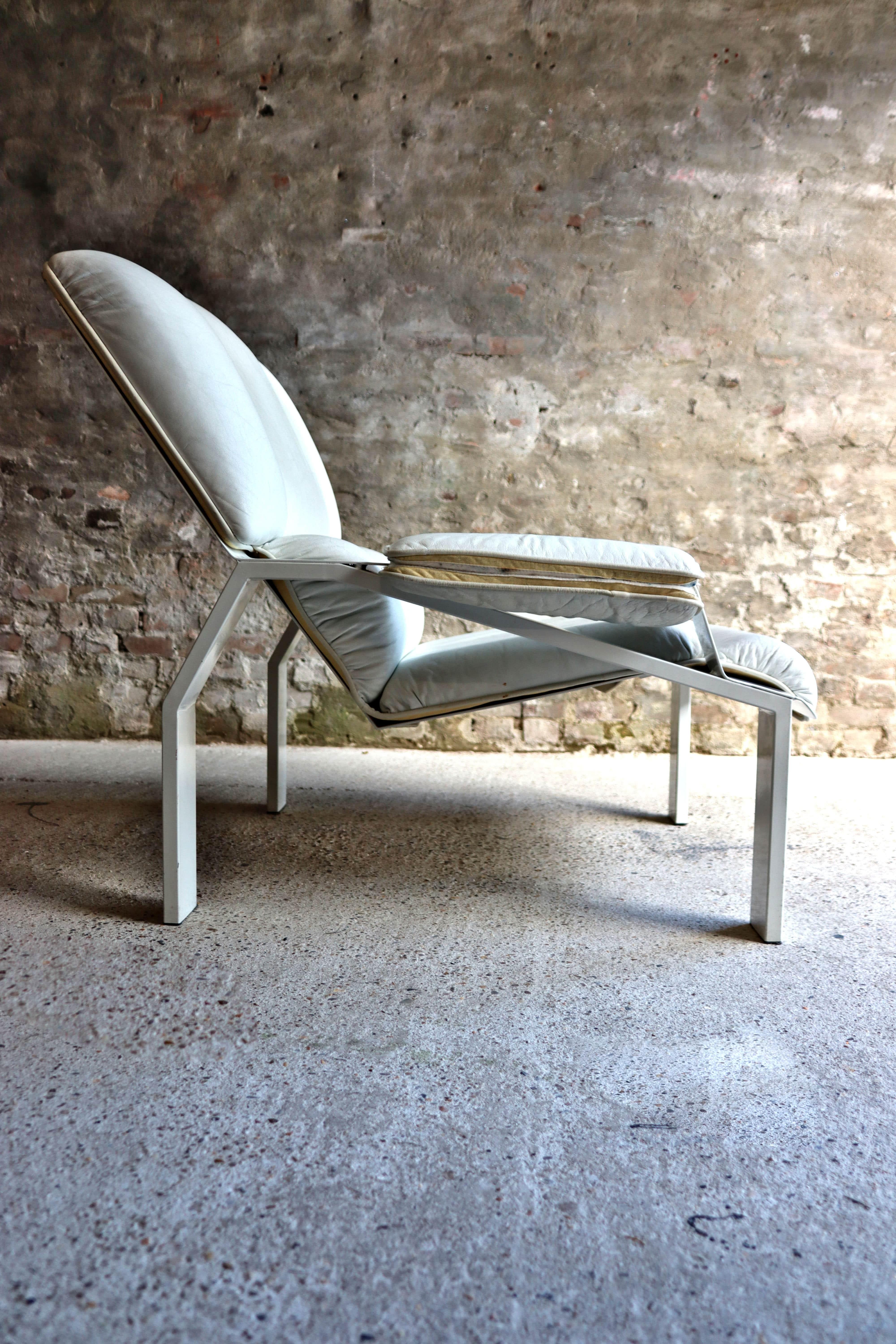 Joe Colombo – LEM chair – White Leather – Bieffeplast – Italy – 1960s For Sale 4