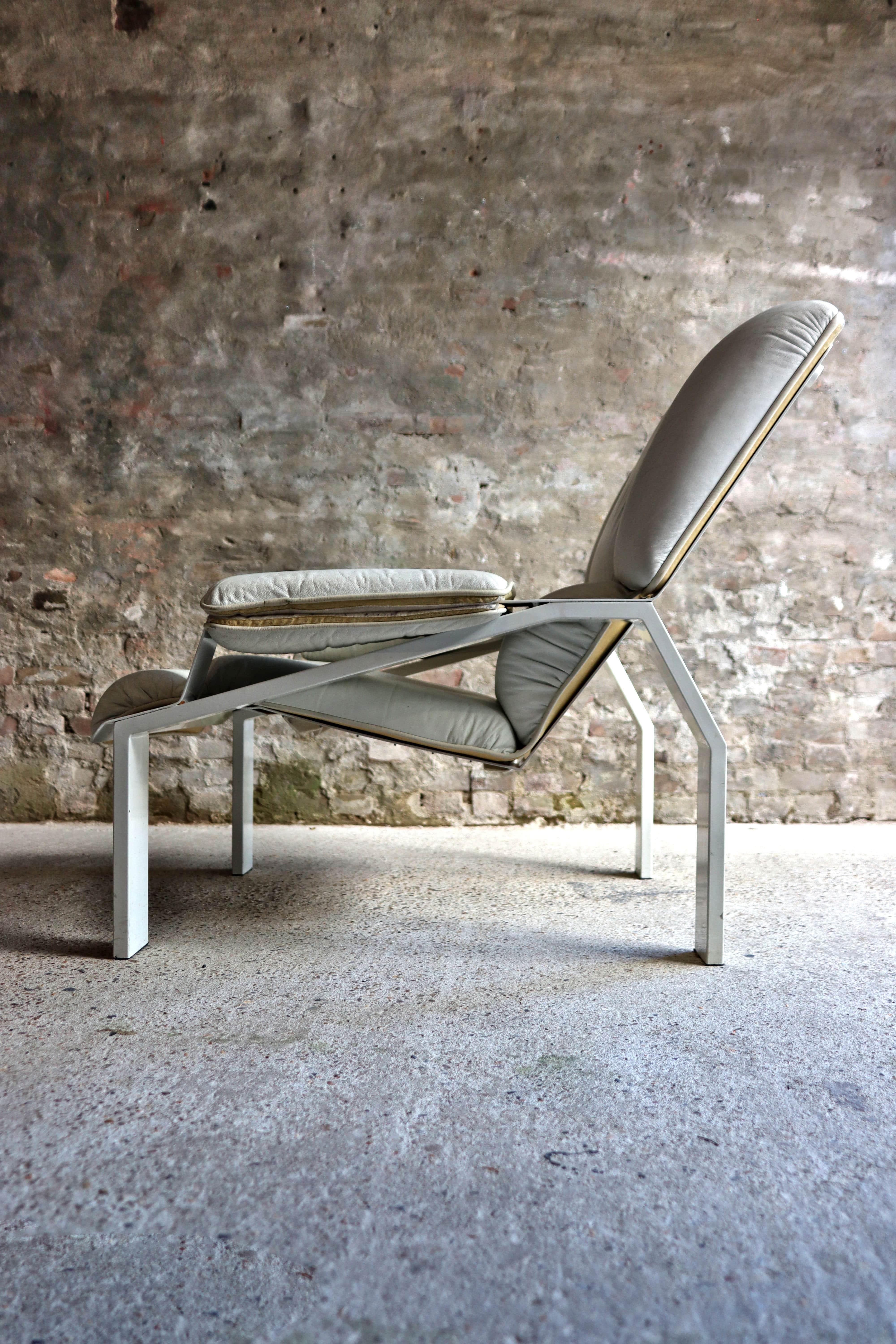 Joe Colombo – LEM chair – White Leather – Bieffeplast – Italy – 1960s For Sale 8