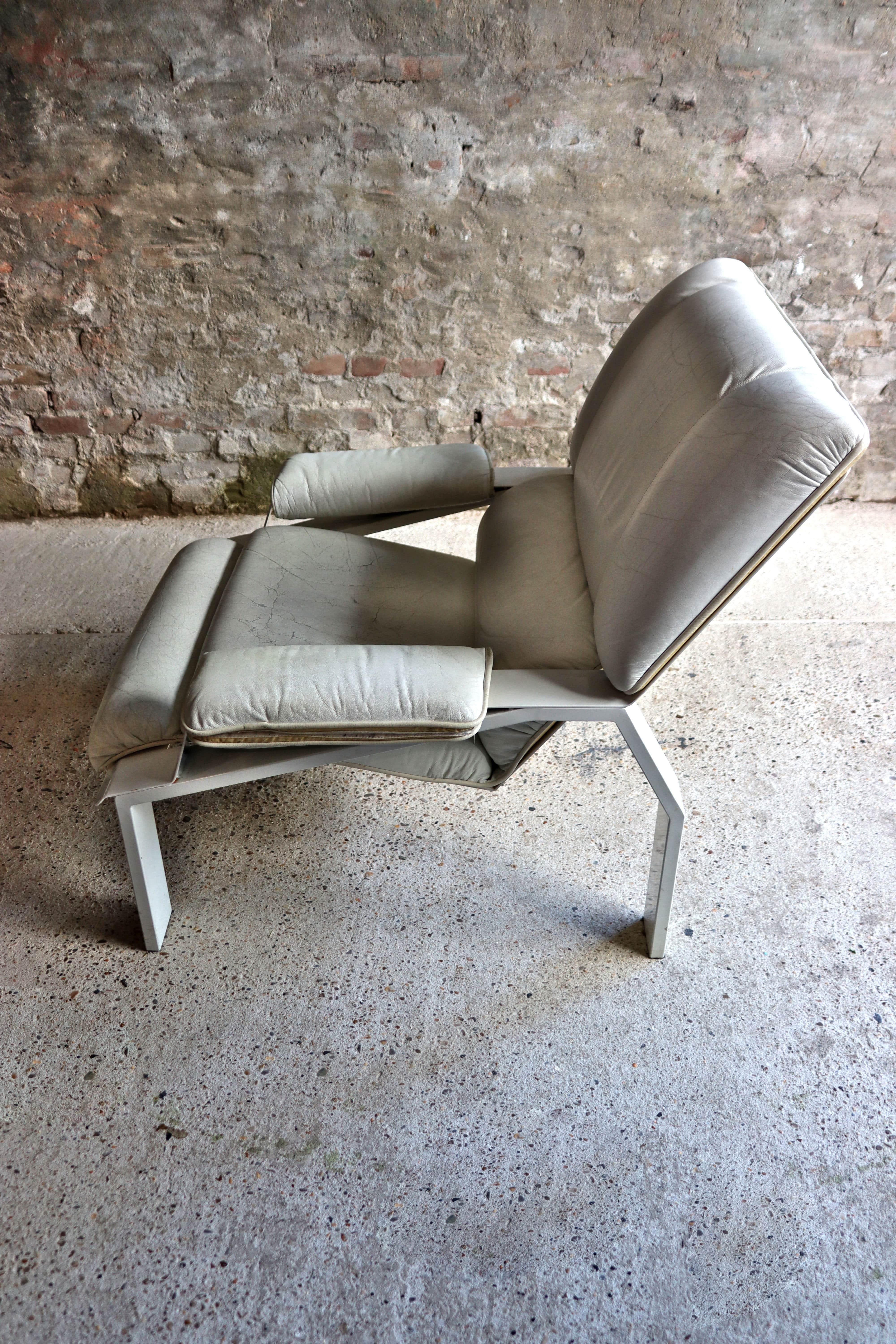 Joe Colombo – LEM chair – White Leather – Bieffeplast – Italy – 1960s For Sale 9