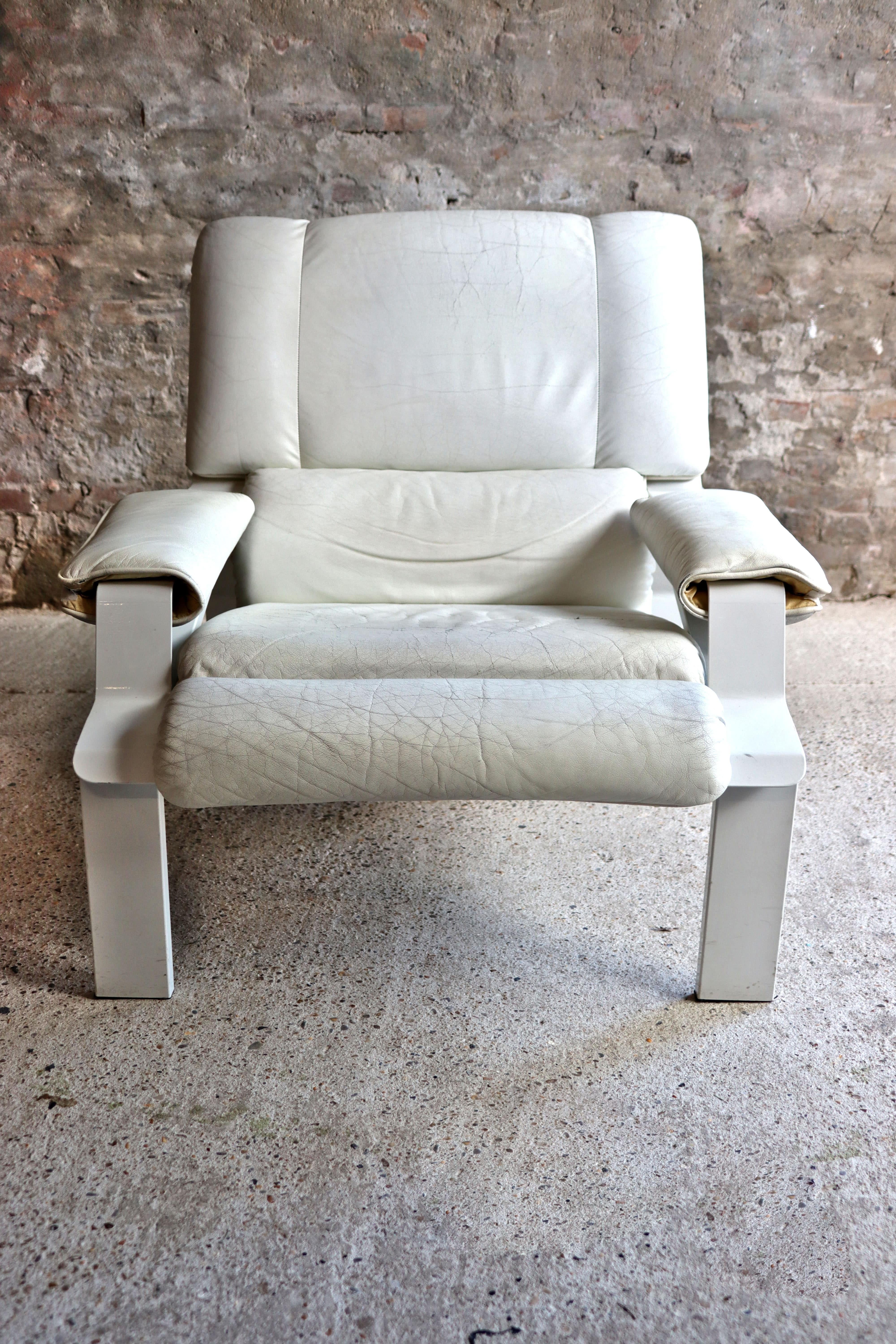 Joe Colombo – LEM chair – White Leather – Bieffeplast – Italy – 1960s For Sale 10
