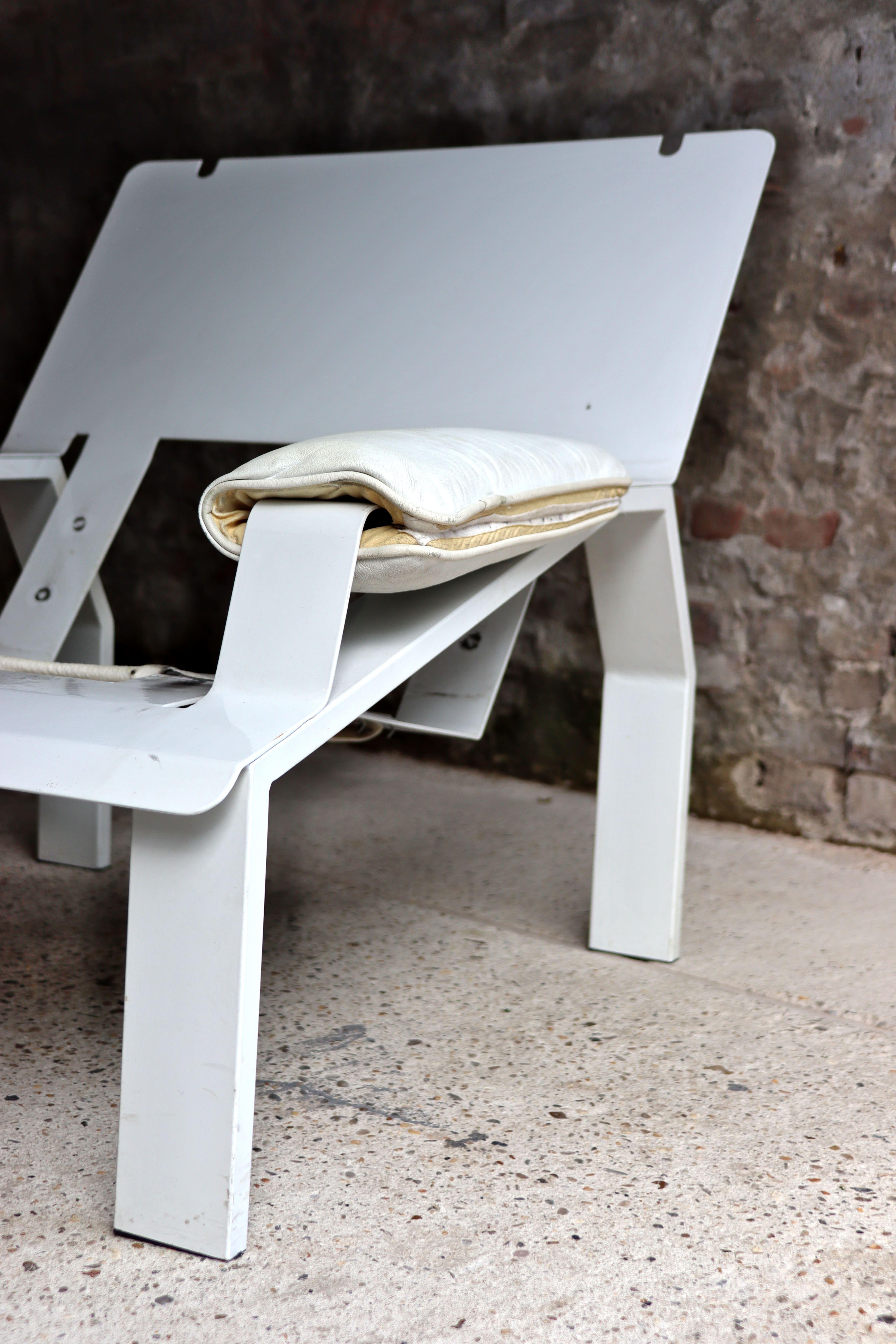 Joe Colombo – LEM chair – White Leather – Bieffeplast – Italy – 1960s For Sale 14
