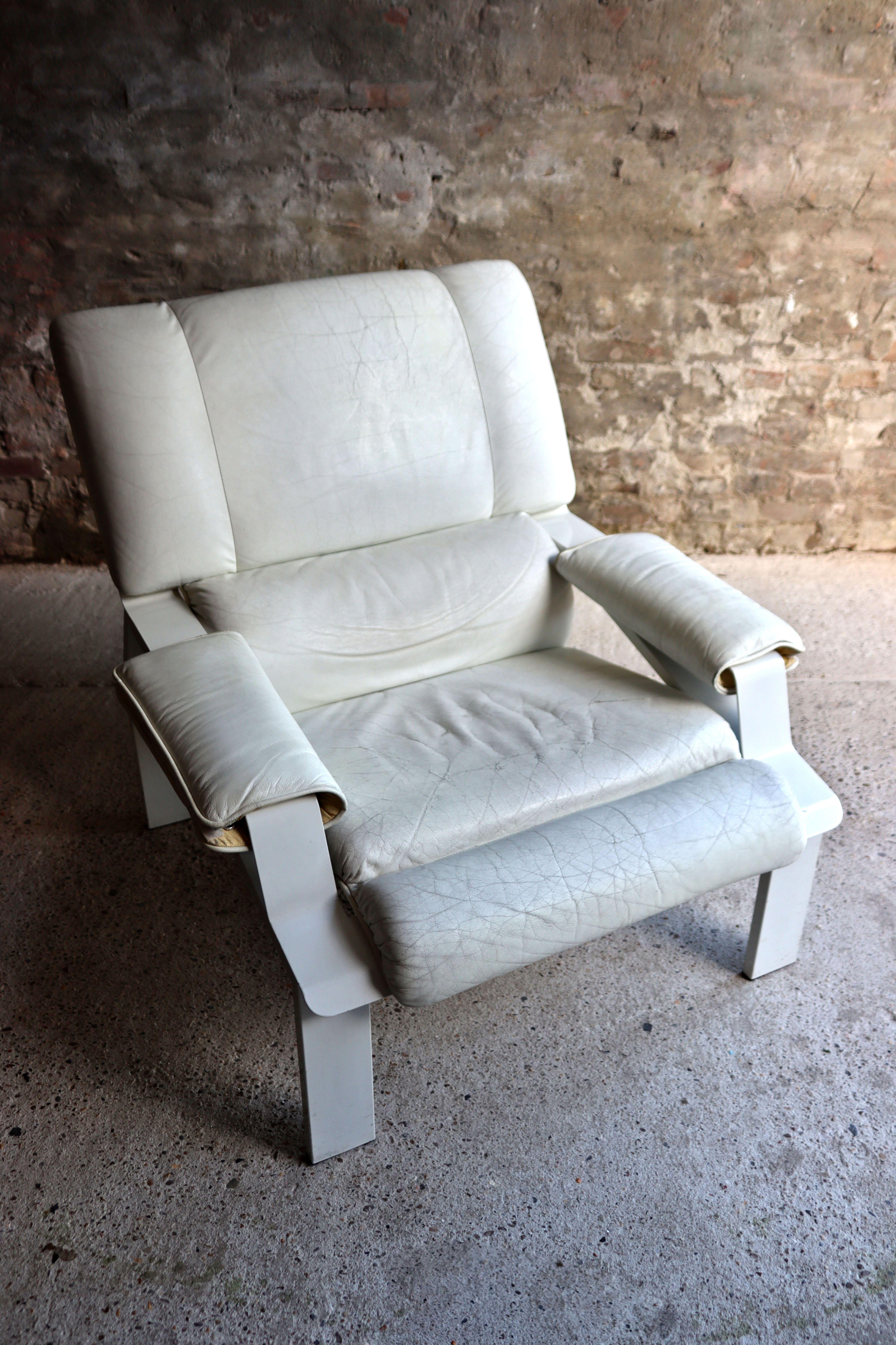European Joe Colombo – LEM chair – White Leather – Bieffeplast – Italy – 1960s For Sale