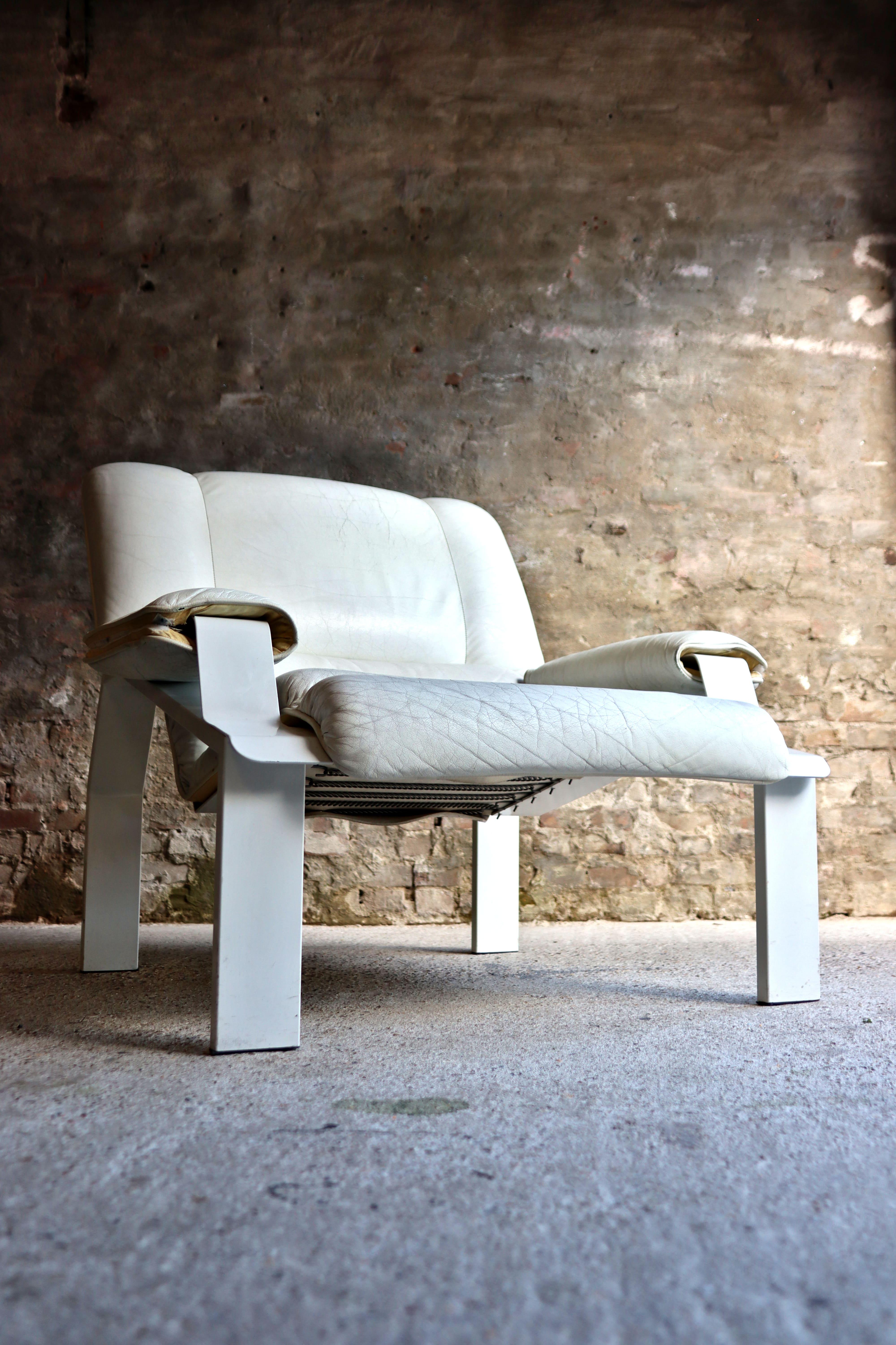 Joe Colombo – LEM chair – White Leather – Bieffeplast – Italy – 1960s In Fair Condition For Sale In NIEUWKUIJK, NB