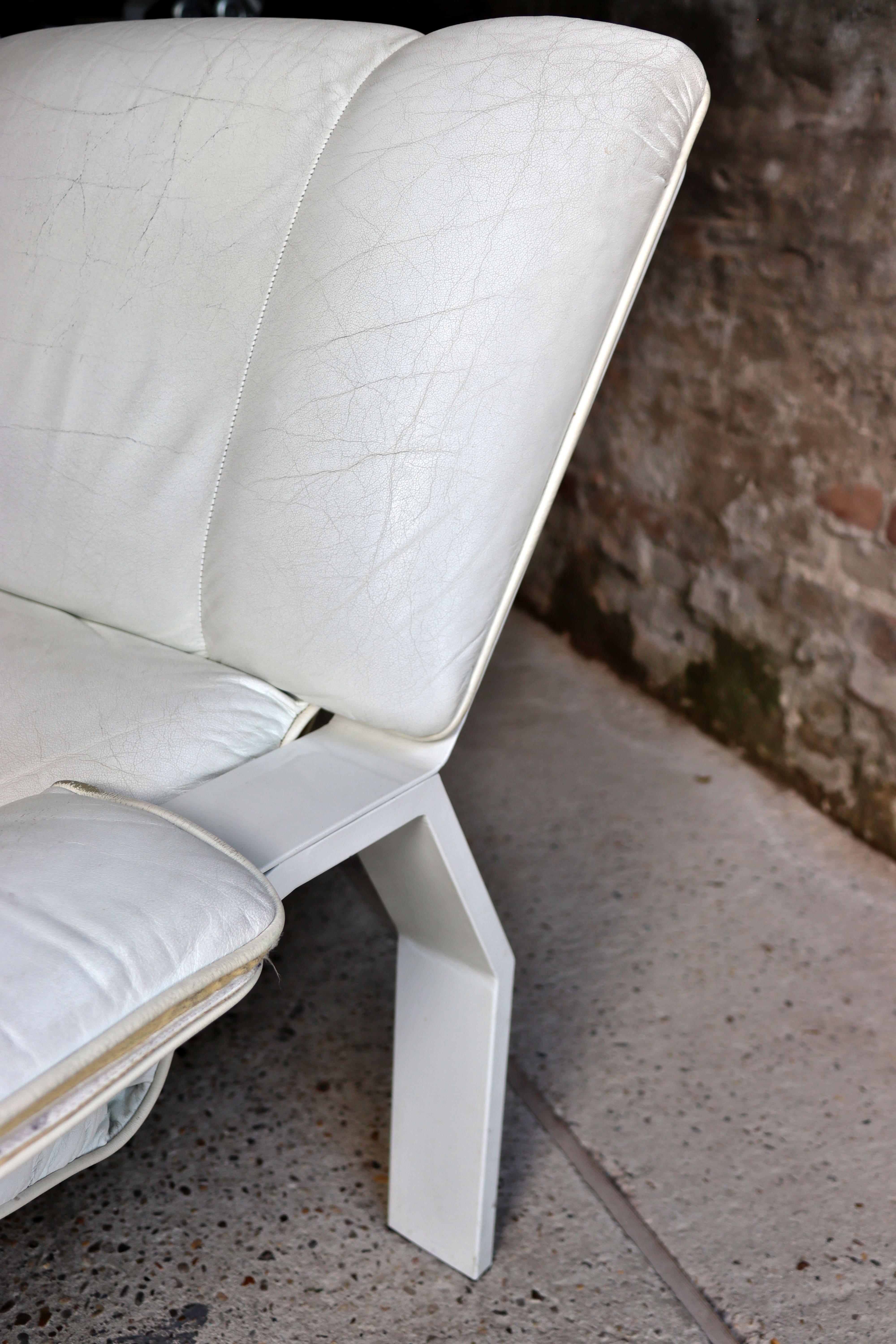 Joe Colombo – LEM chair – White Leather – Bieffeplast – Italy – 1960s For Sale 1