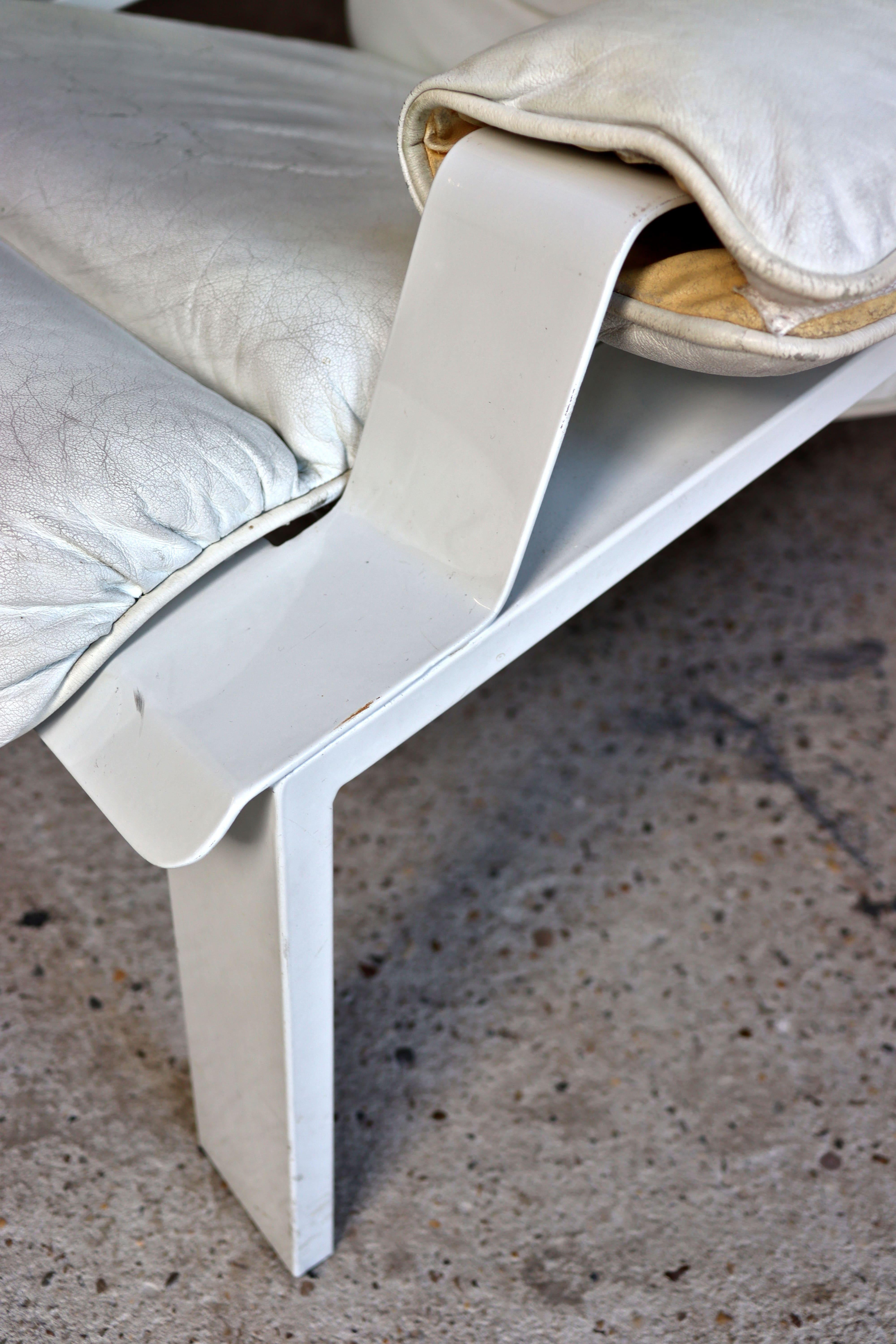 Joe Colombo – LEM chair – White Leather – Bieffeplast – Italy – 1960s For Sale 2