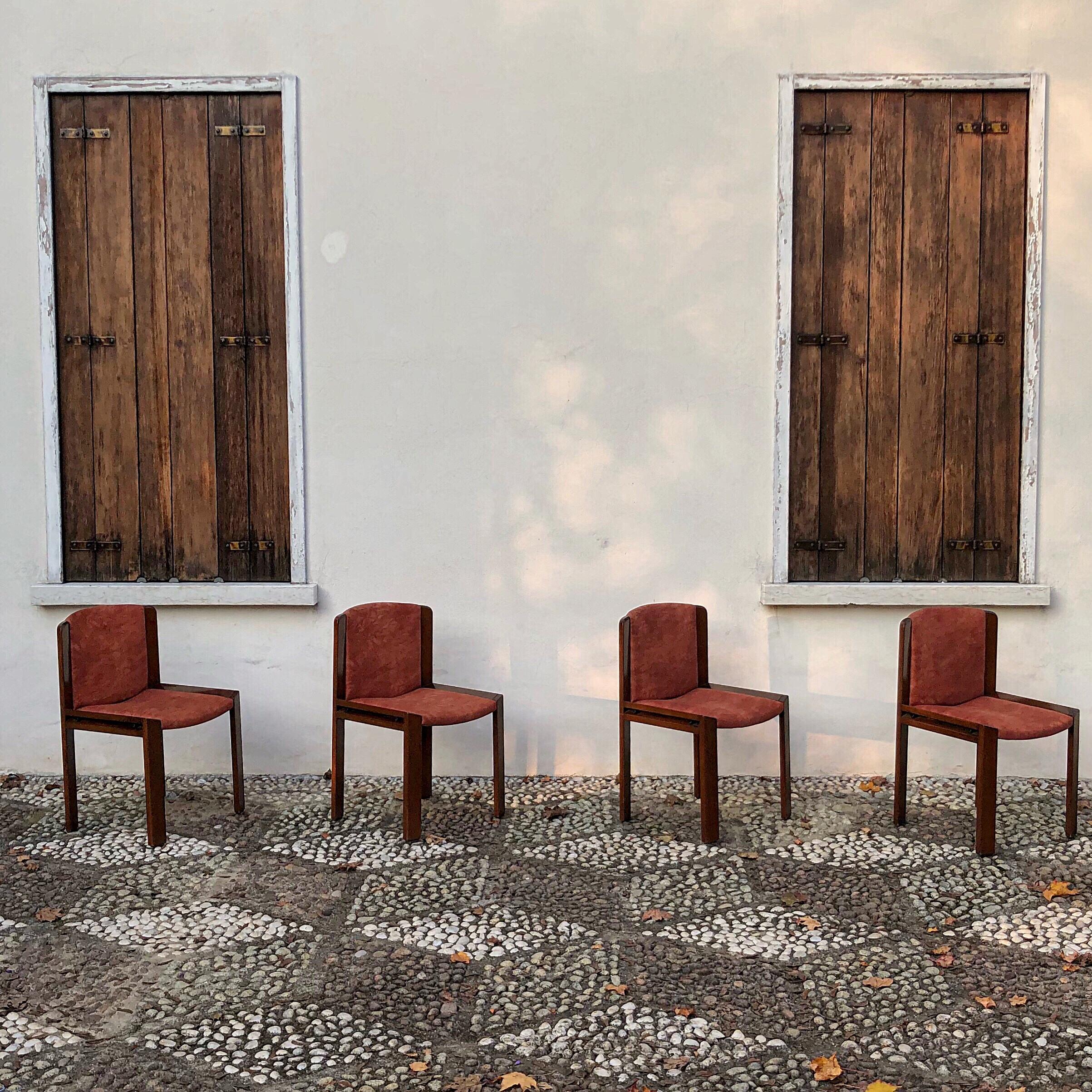 Joe Colombo Midcentury Walnut Model 300 Dining Chair for Pozzi, 1966, Set of 4 3