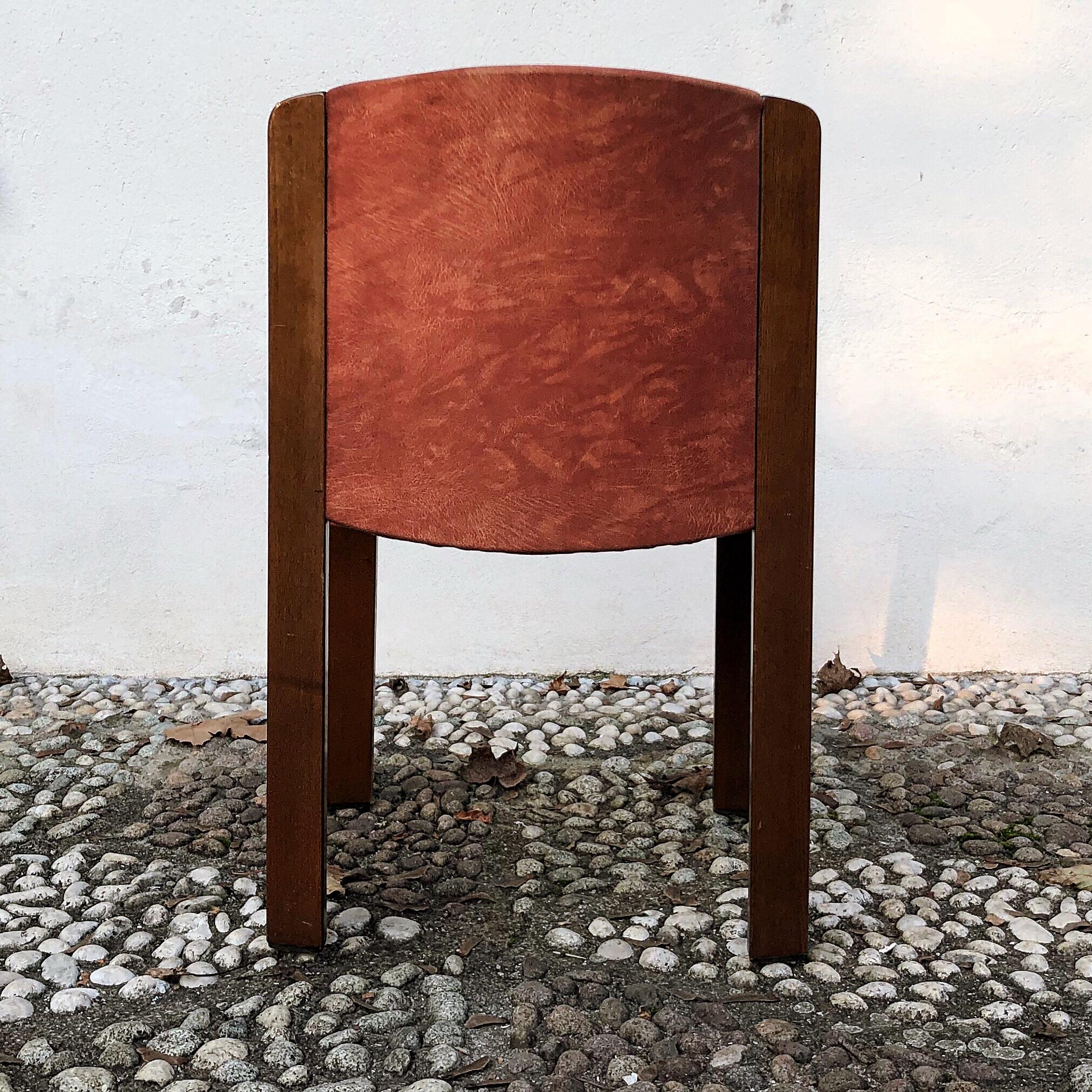 Joe Colombo Midcentury Walnut Model 300 Dining Chair for Pozzi, 1966, Set of 4 8