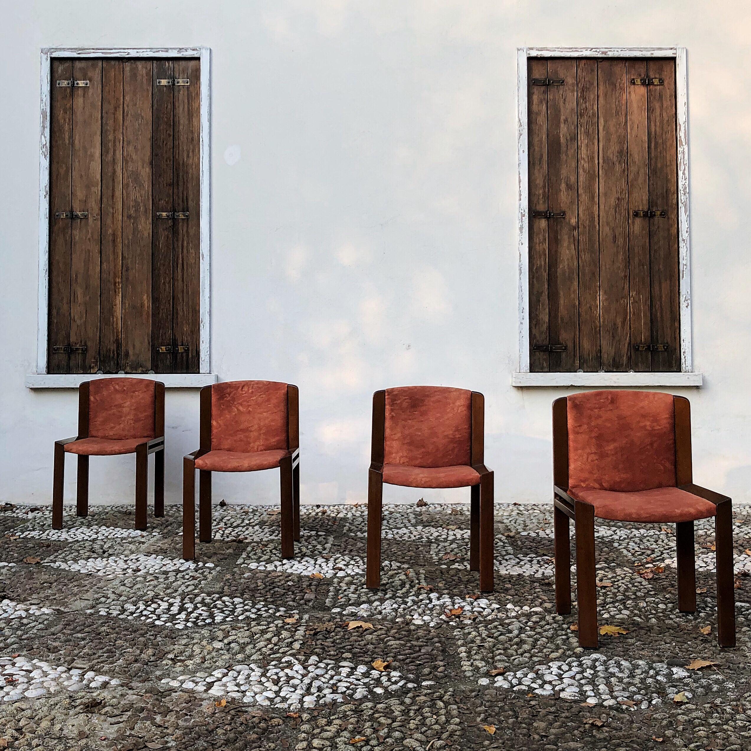 Joe Colombo Midcentury Walnut Model 300 Dining Chair for Pozzi, 1966, Set of 4 1