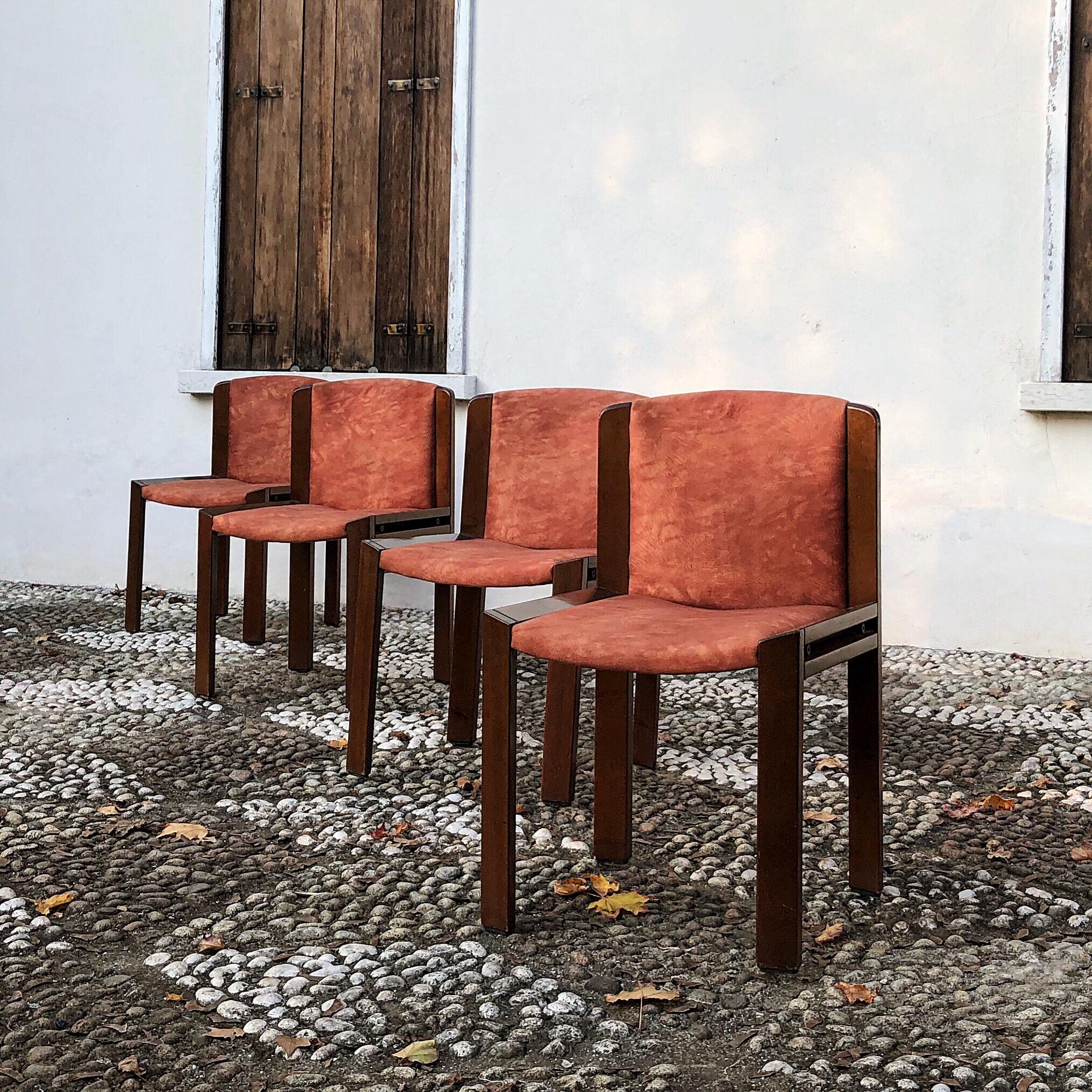 Joe Colombo Midcentury Walnut Model 300 Dining Chair for Pozzi, 1966, Set of 4 2