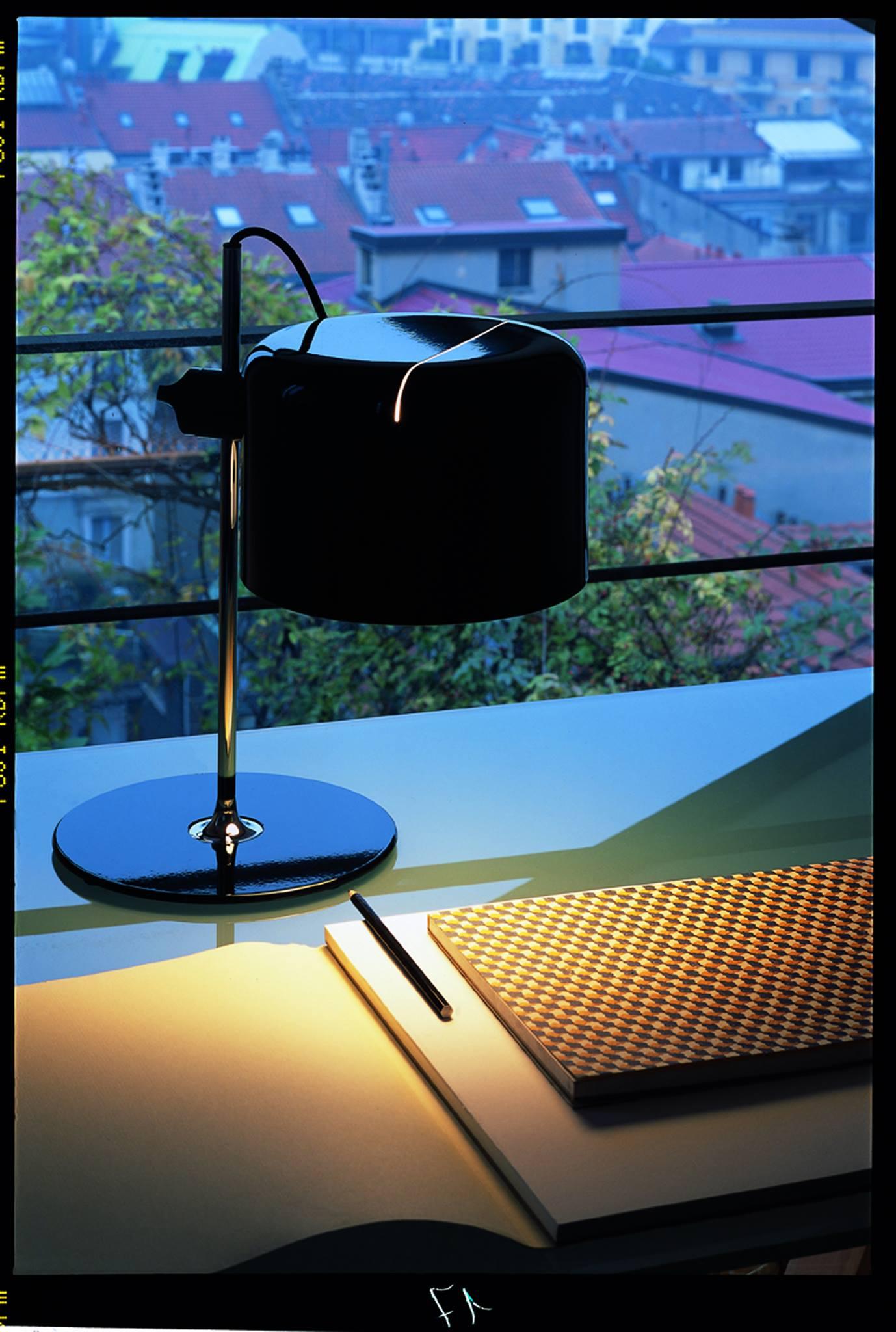 Mid-Century Modern Lampe de table 'Coupé' modèle #2202 en noir pour Oluce en vente