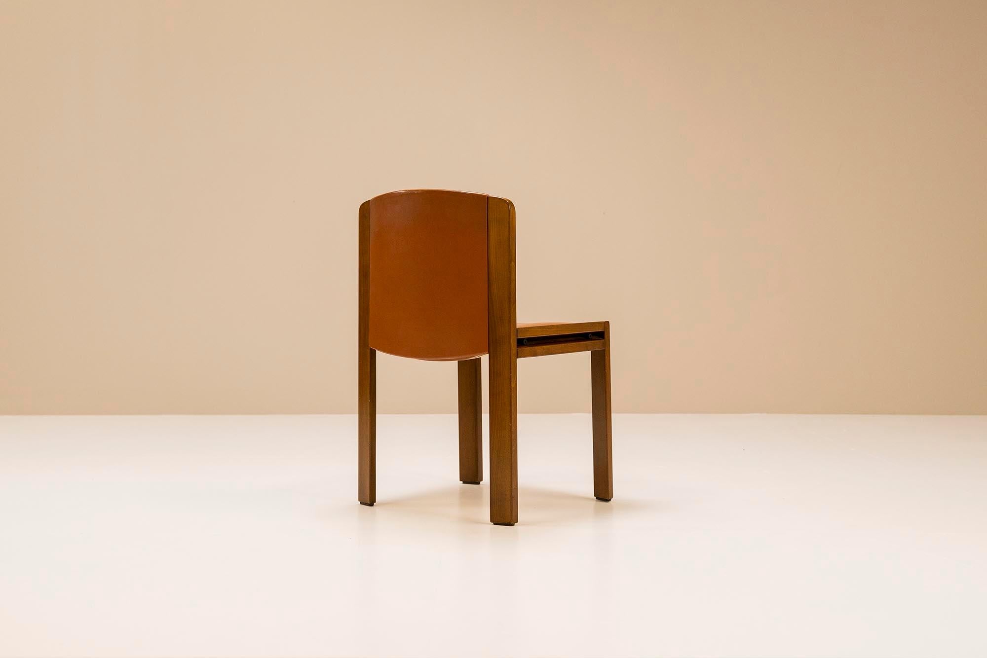 Joe Colombo 'Model 300' Dining Chairs in Oak and Leather for Pozzi, Italy 1965 For Sale 5