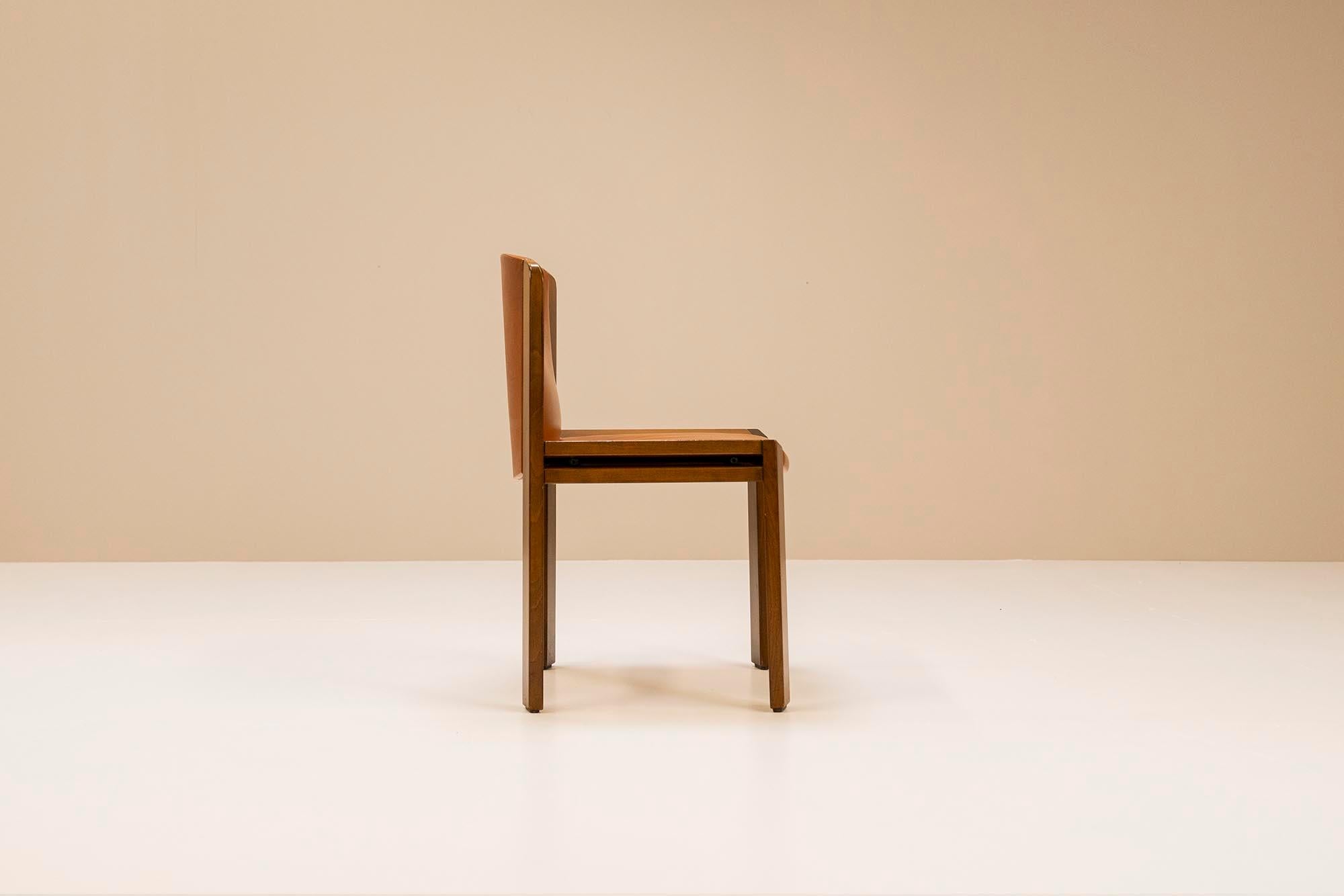 Joe Colombo 'Model 300' Dining Chairs in Oak and Leather for Pozzi, Italy 1965 For Sale 6