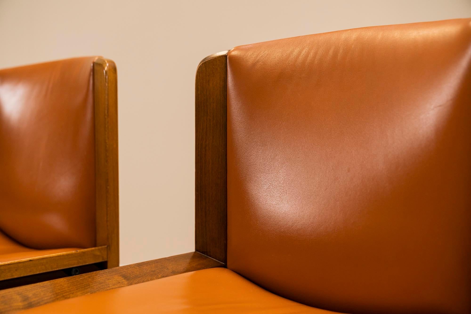 Joe Colombo 'Model 300' Dining Chairs in Oak and Leather for Pozzi, Italy 1965 en venta 6