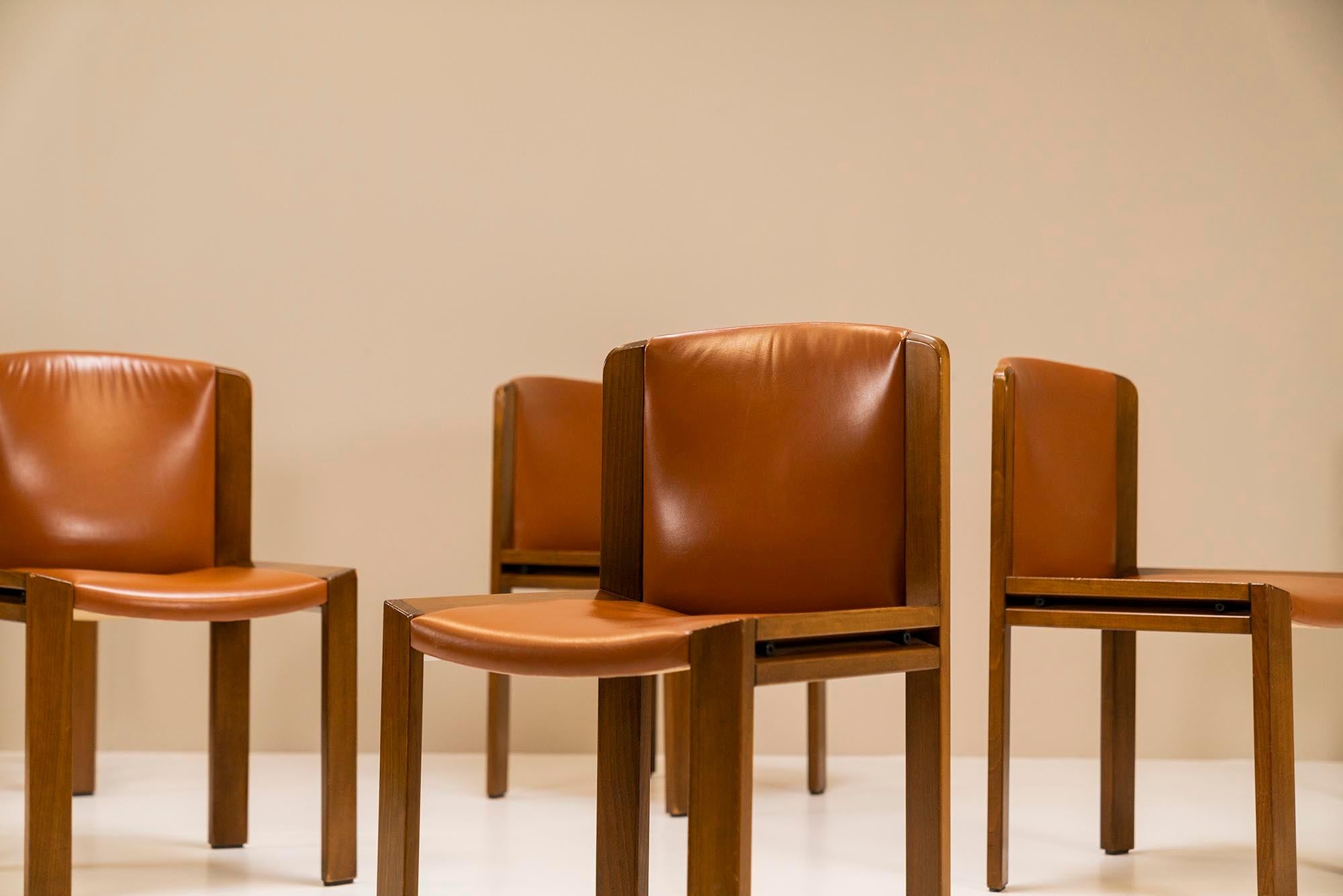 Mid-20th Century Joe Colombo 'Model 300' Dining Chairs in Oak and Leather for Pozzi, Italy 1965 For Sale