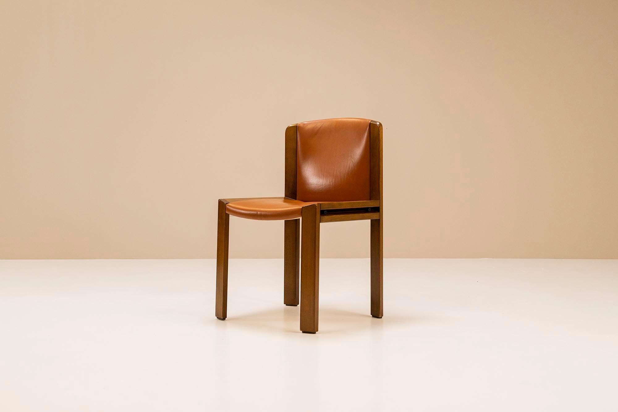 Joe Colombo 'Model 300' Dining Chairs in Oak and Leather for Pozzi, Italy 1965 For Sale 2