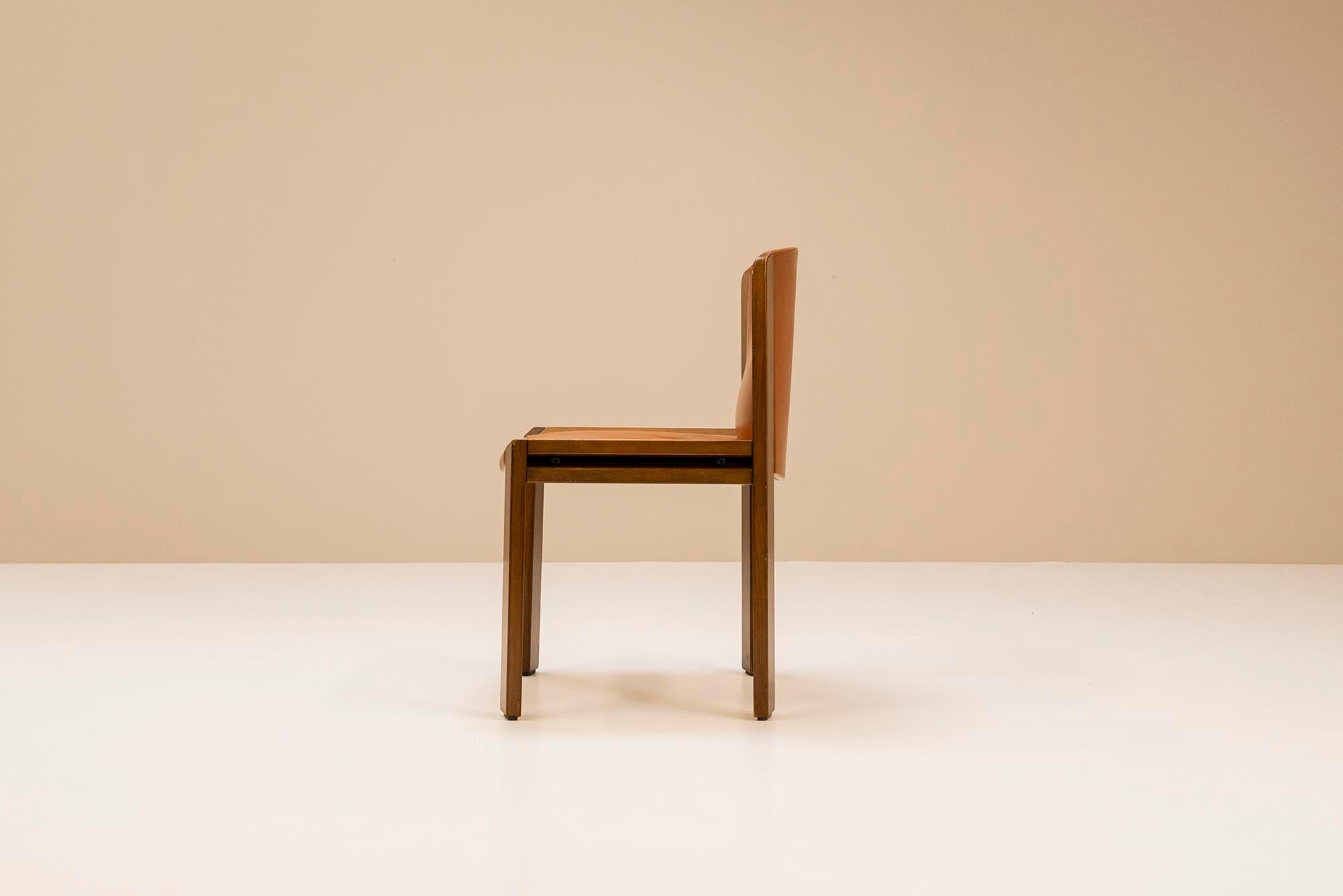 Joe Colombo 'Model 300' Dining Chairs in Oak and Leather for Pozzi, Italy 1965 For Sale 3
