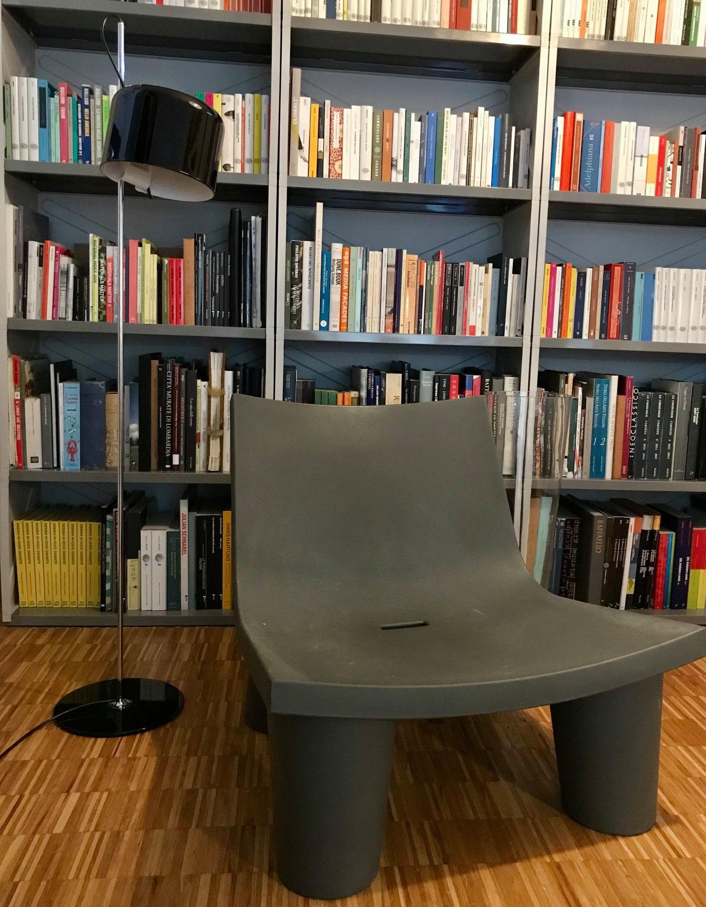 Joe Colombo Modèle #3321 Lampadaire 'Coupé' en noir pour Oluce Neuf - En vente à Glendale, CA