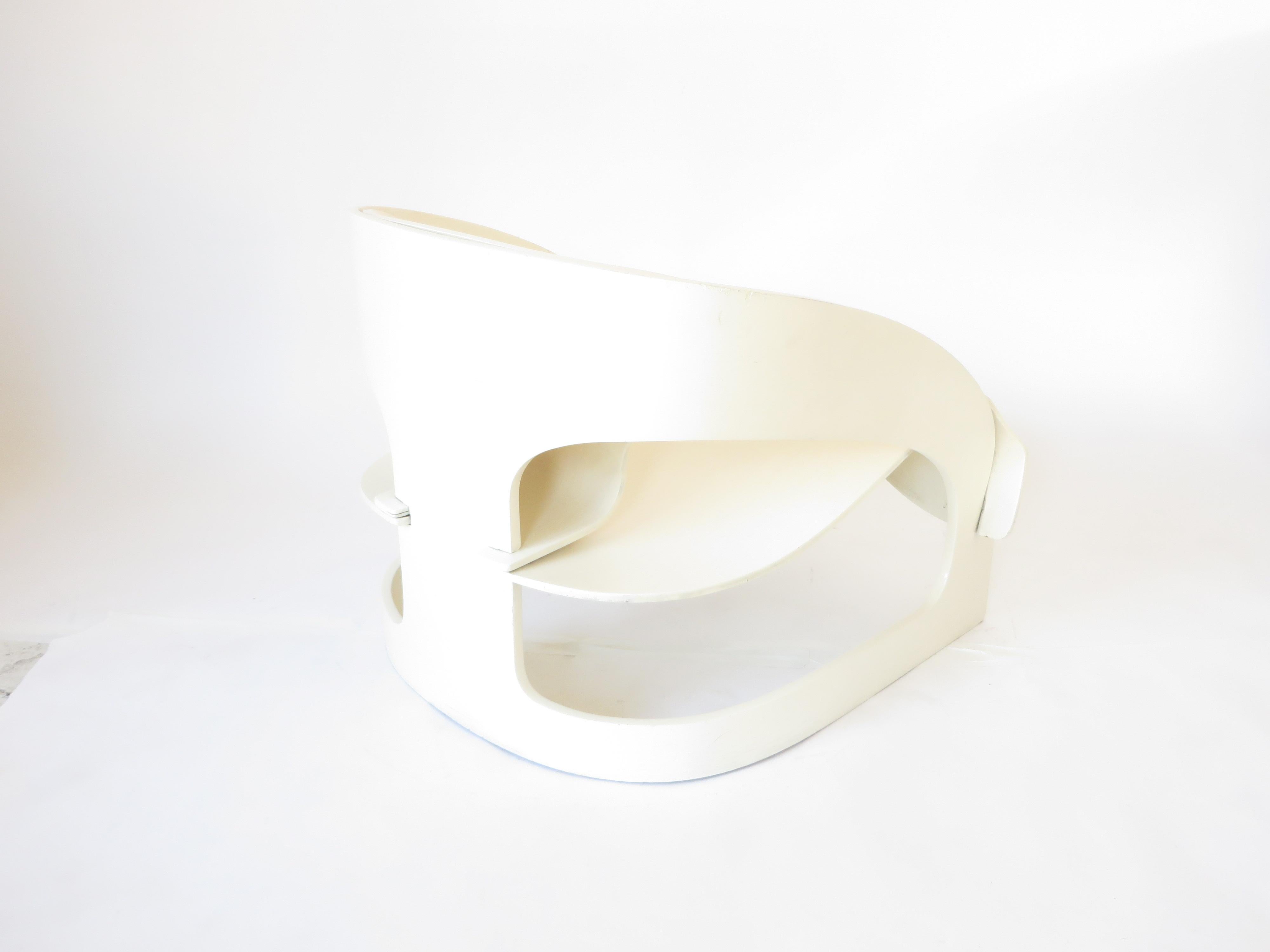Joe Colombo Model 4801 White Lacquered Plywood Chair Kartell, 1965 In Good Condition In Chicago, IL