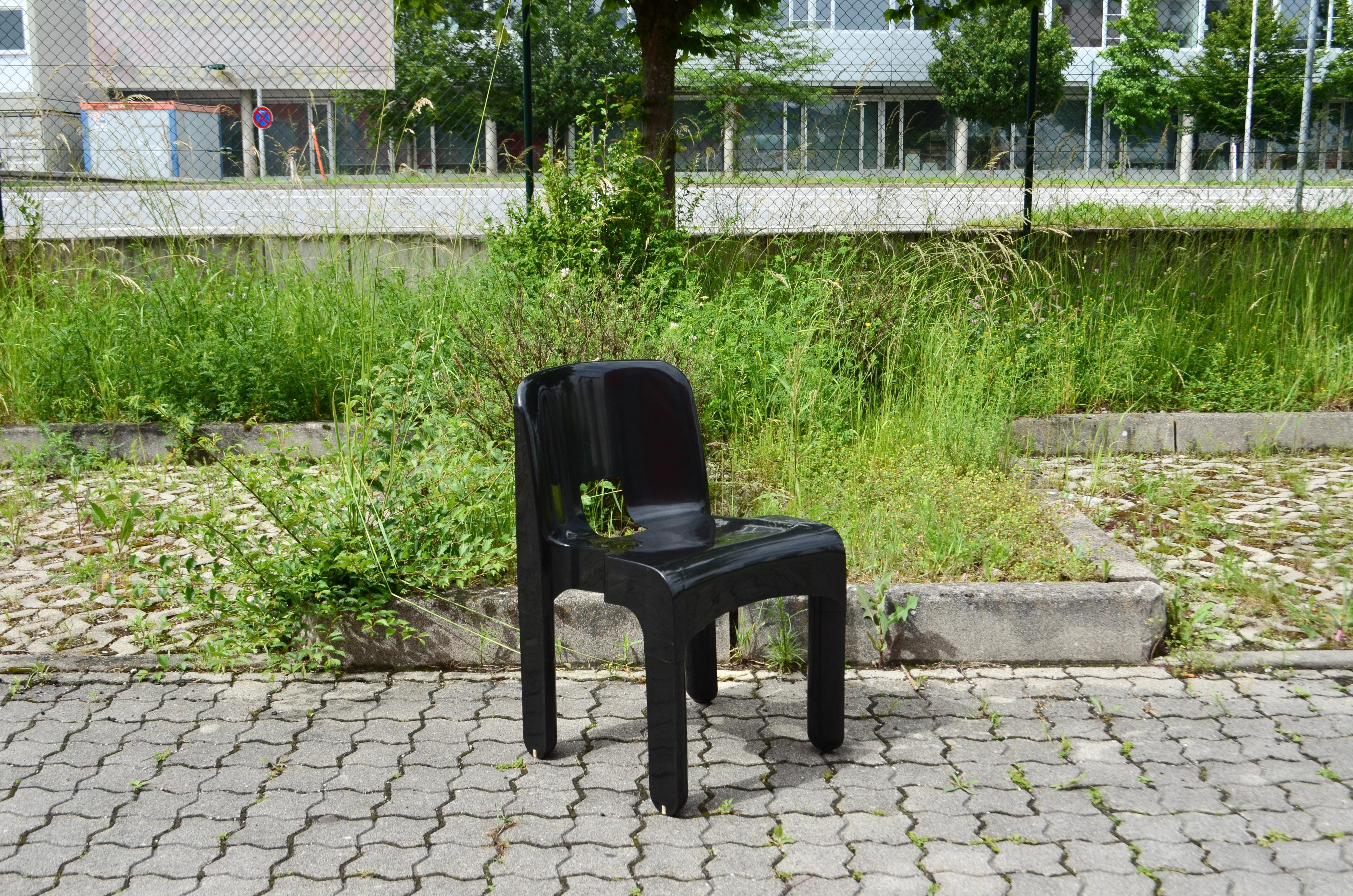 Plastique Joe Colombo modèle 4867 Universale pour Kartell lot de 3 chaises de salle à manger en vente