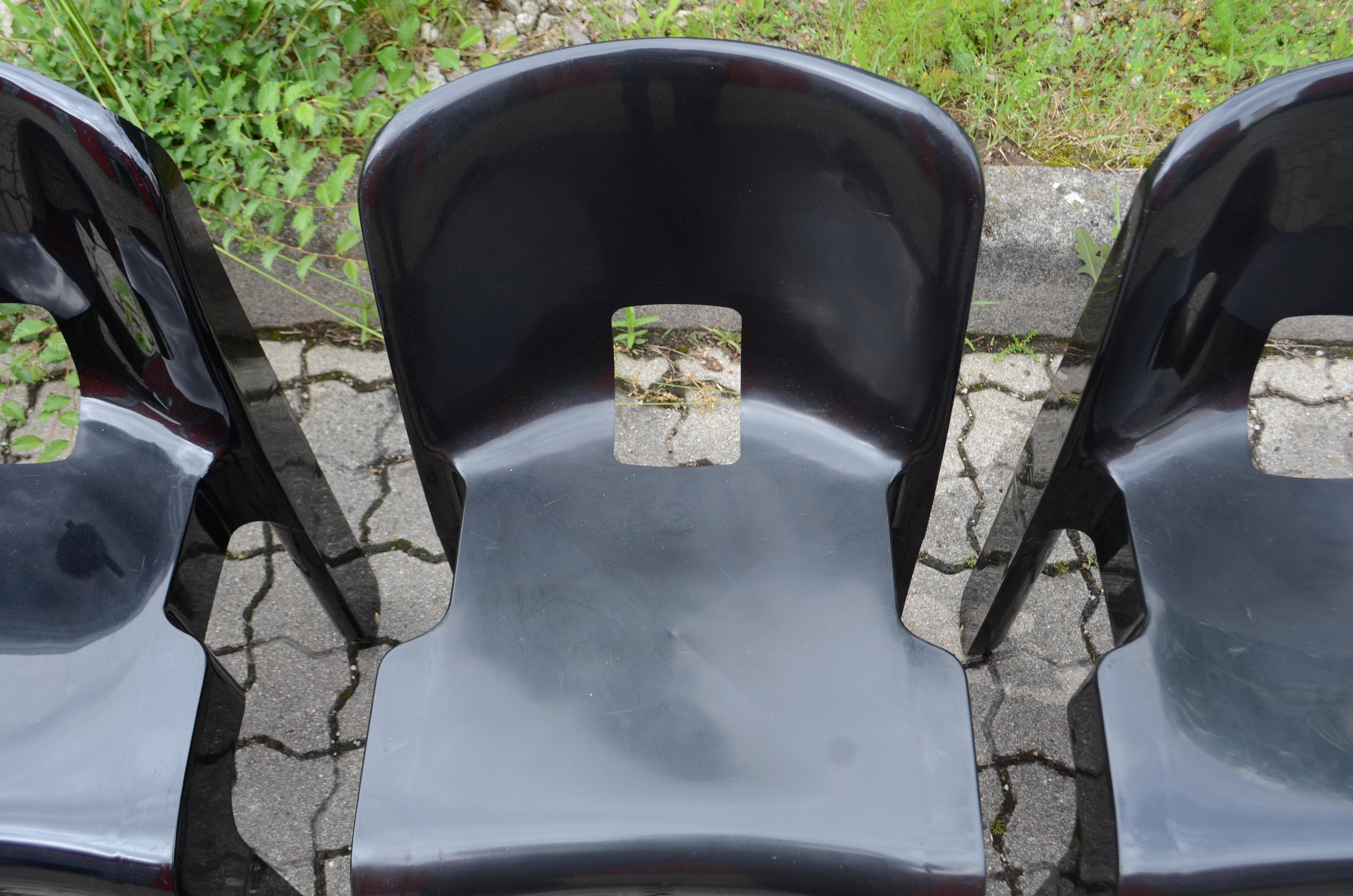 Ère spatiale Joe Colombo modèle 4867 Universale pour Kartell lot de 3 chaises de salle à manger en vente