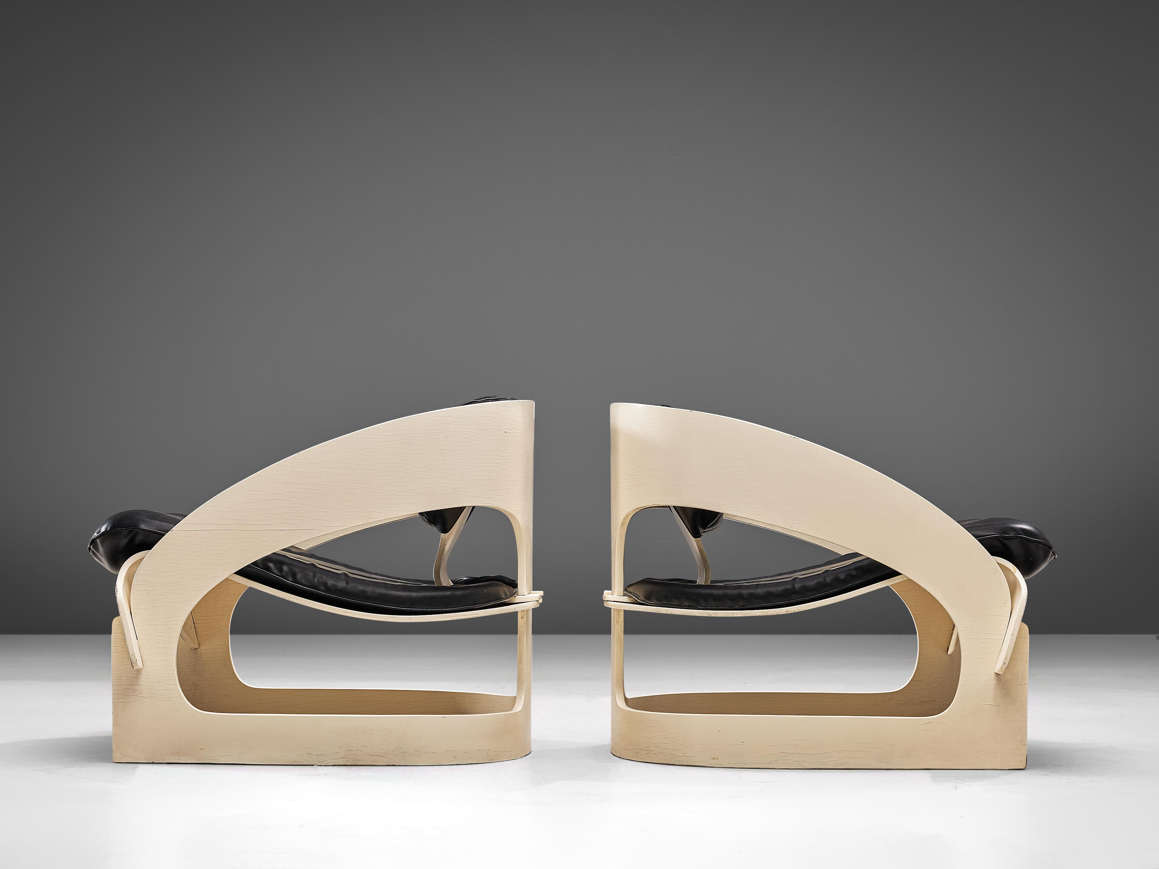 Joe Colombo Pair of Lounge Chairs ‘4801’ in Black Leather and Plywood 1