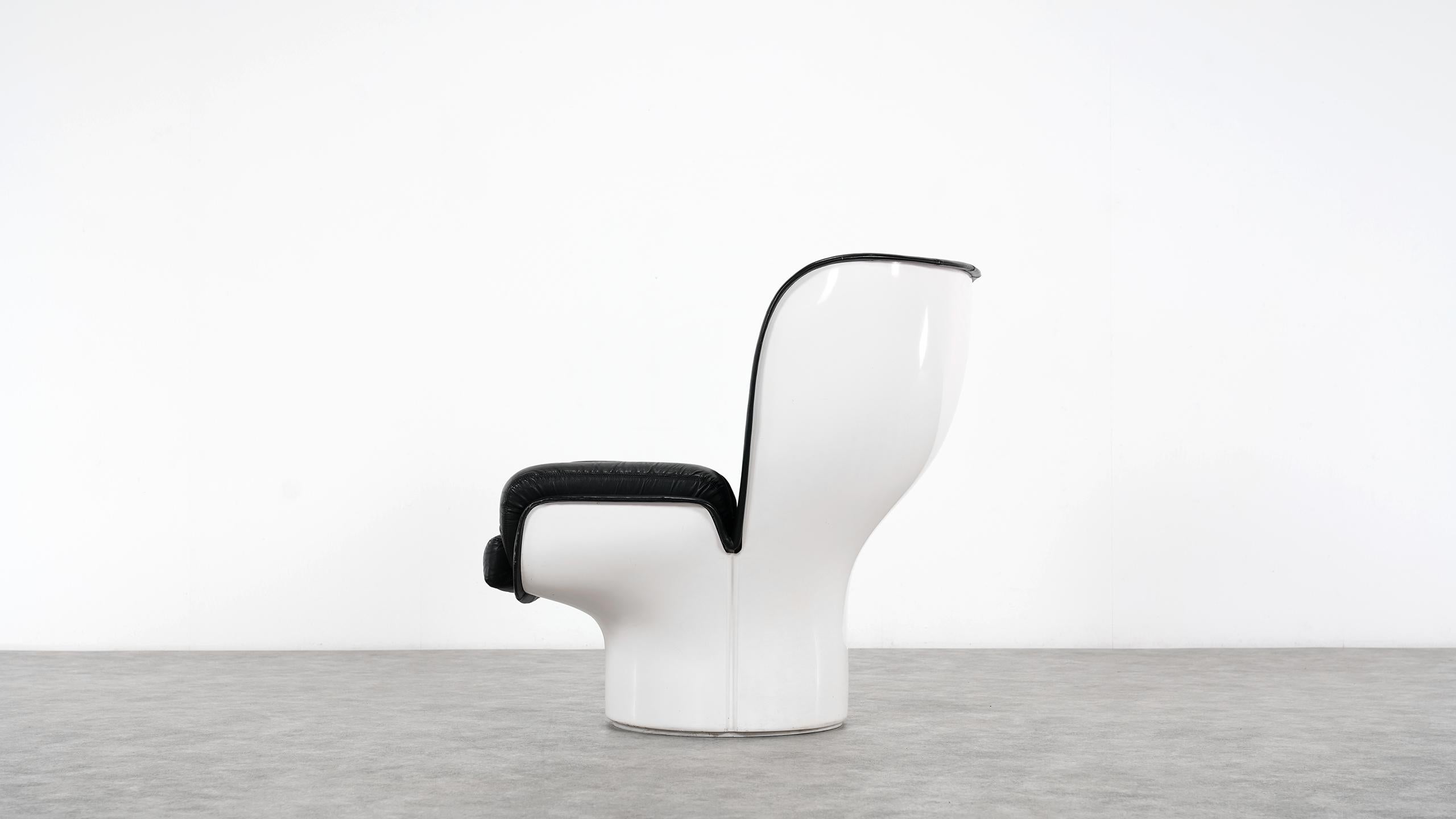 Elda Chair - Joe Colombo - Edition in black leather, 
1963 for Comfort, Italy

Joe Colombo designed an enormous number of objects, in only 10 years! including entire residential machines, some of his furniture are
still in production, and the
