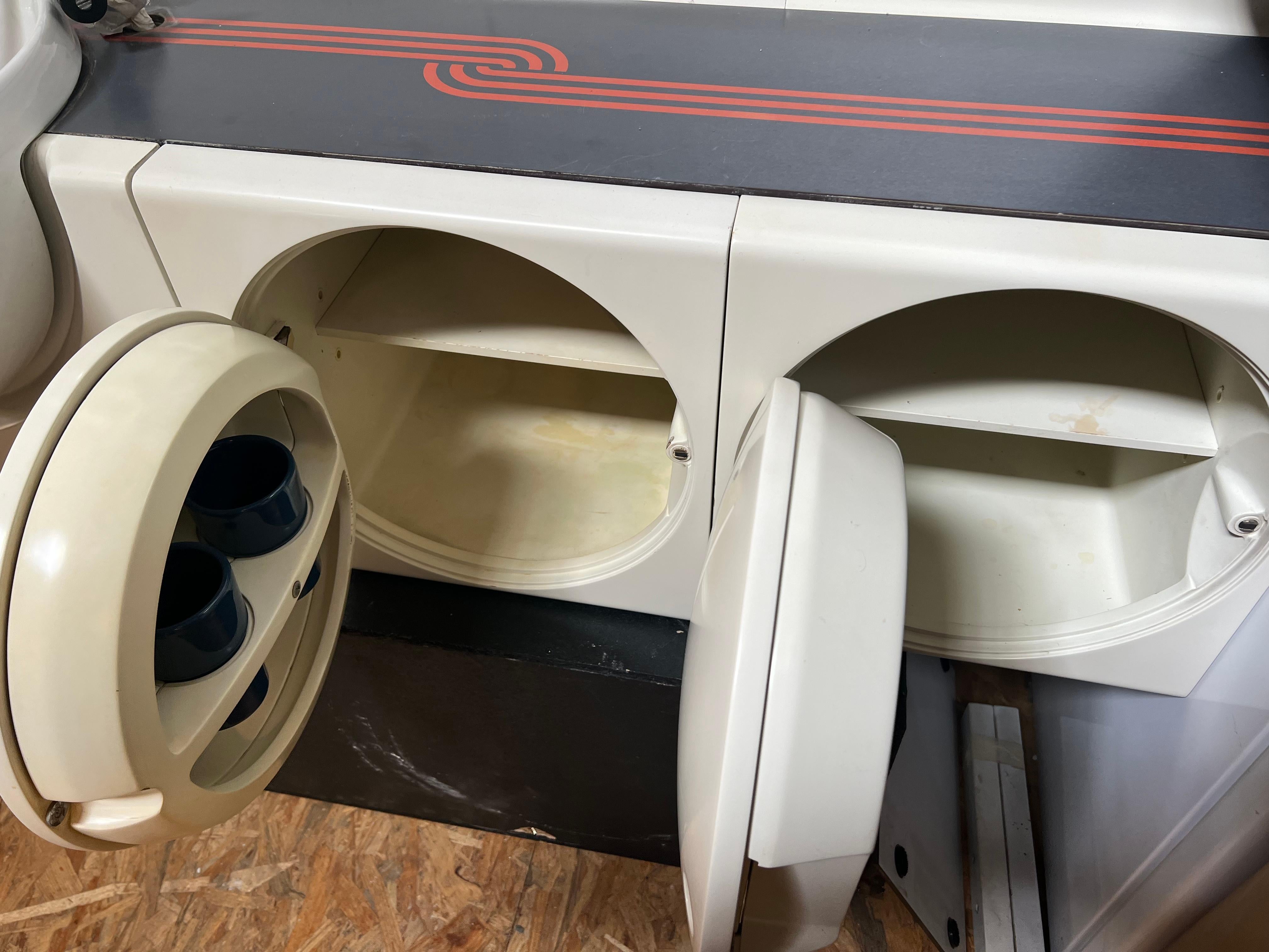 Salle de bain A Space de Joe Colombo, années 1970 1