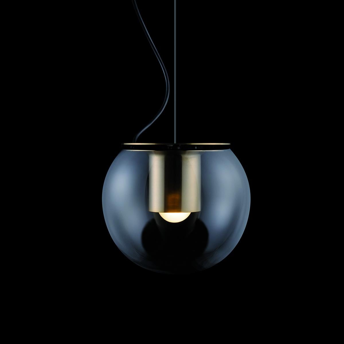 italien Ensemble de deux lampes à suspension « The Globe » en or d'Oluce Colombo en vente