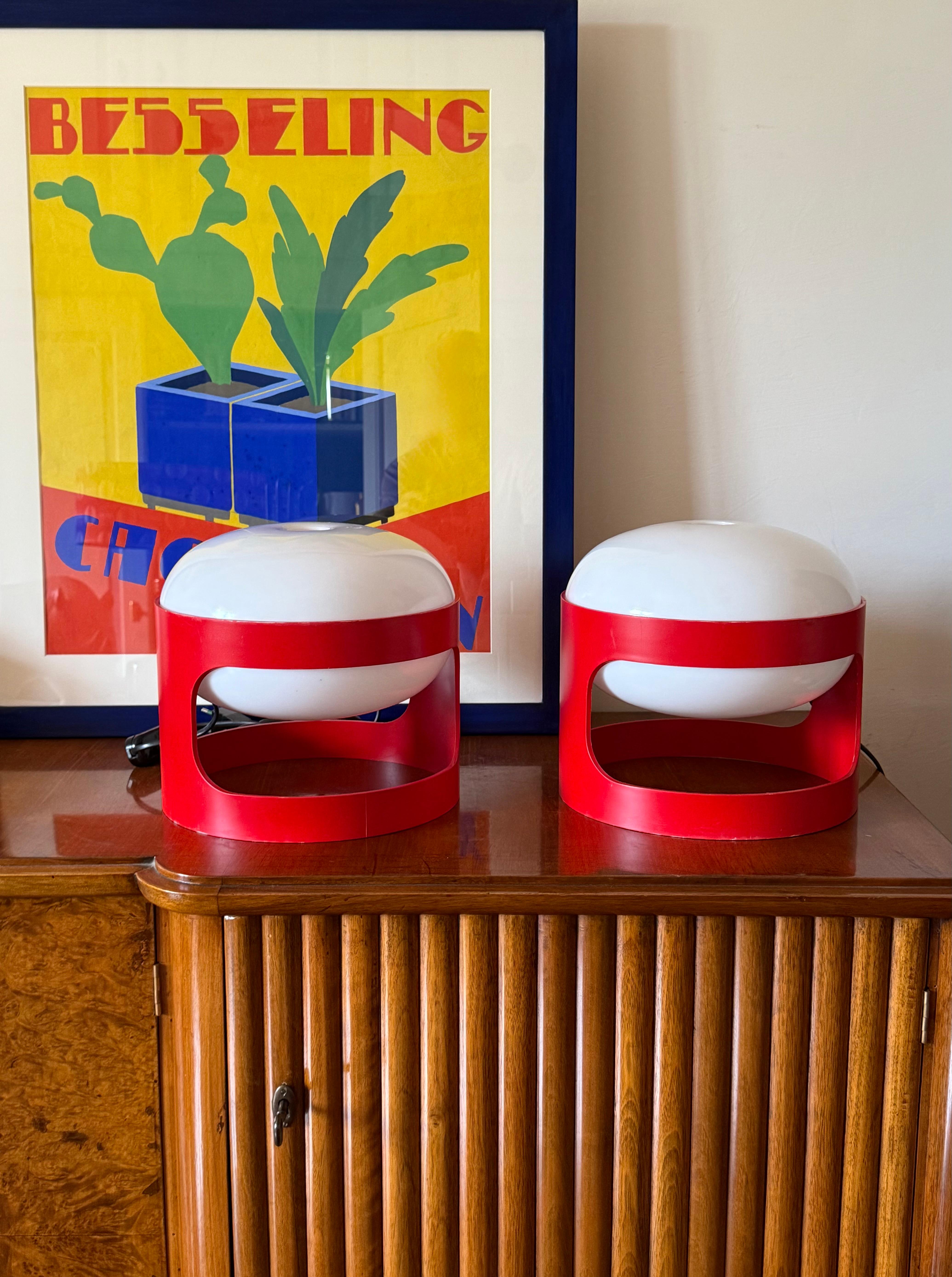Space age set of 2 mod. KD27 red table lamps designed by Joe Colombo in 1967

Kartell, Italy 1970s

H 24 × 26 cm diam.

Conditions: excellent consistent with age and use. In working conditions