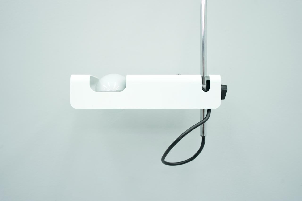 Very nice height-adjustable spider arc lamp as wall mount, Joe Colombo for O-Luce, Italy, 1967.
White lacquered metal, curved steel tube.
Measures: H 158cm, D 59 cm, W 10 cm.
Very good original condition.