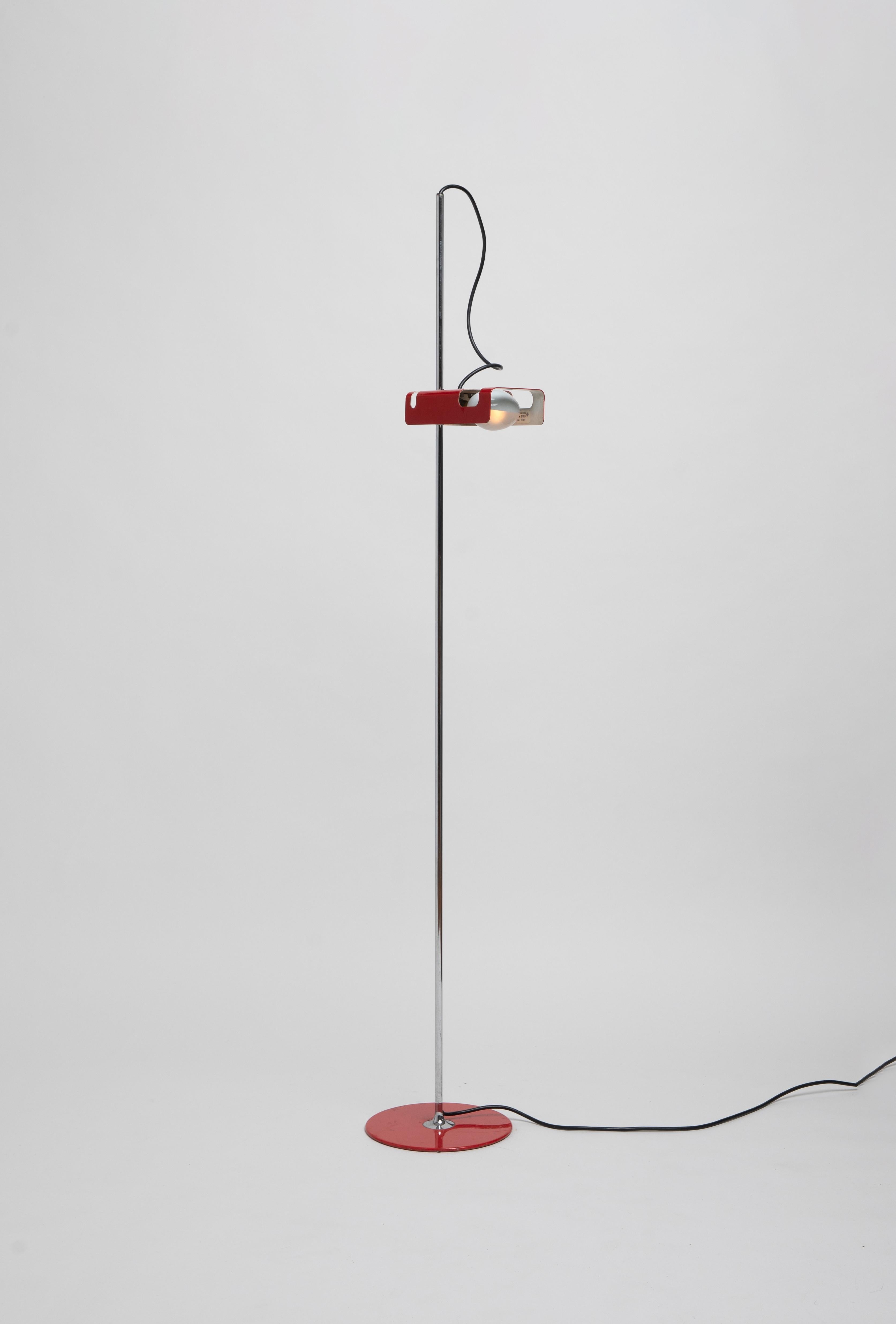 Ère spatiale Lampe araignée Joe Colombo rouge Oluce fabriquée en Italie première édition en vente
