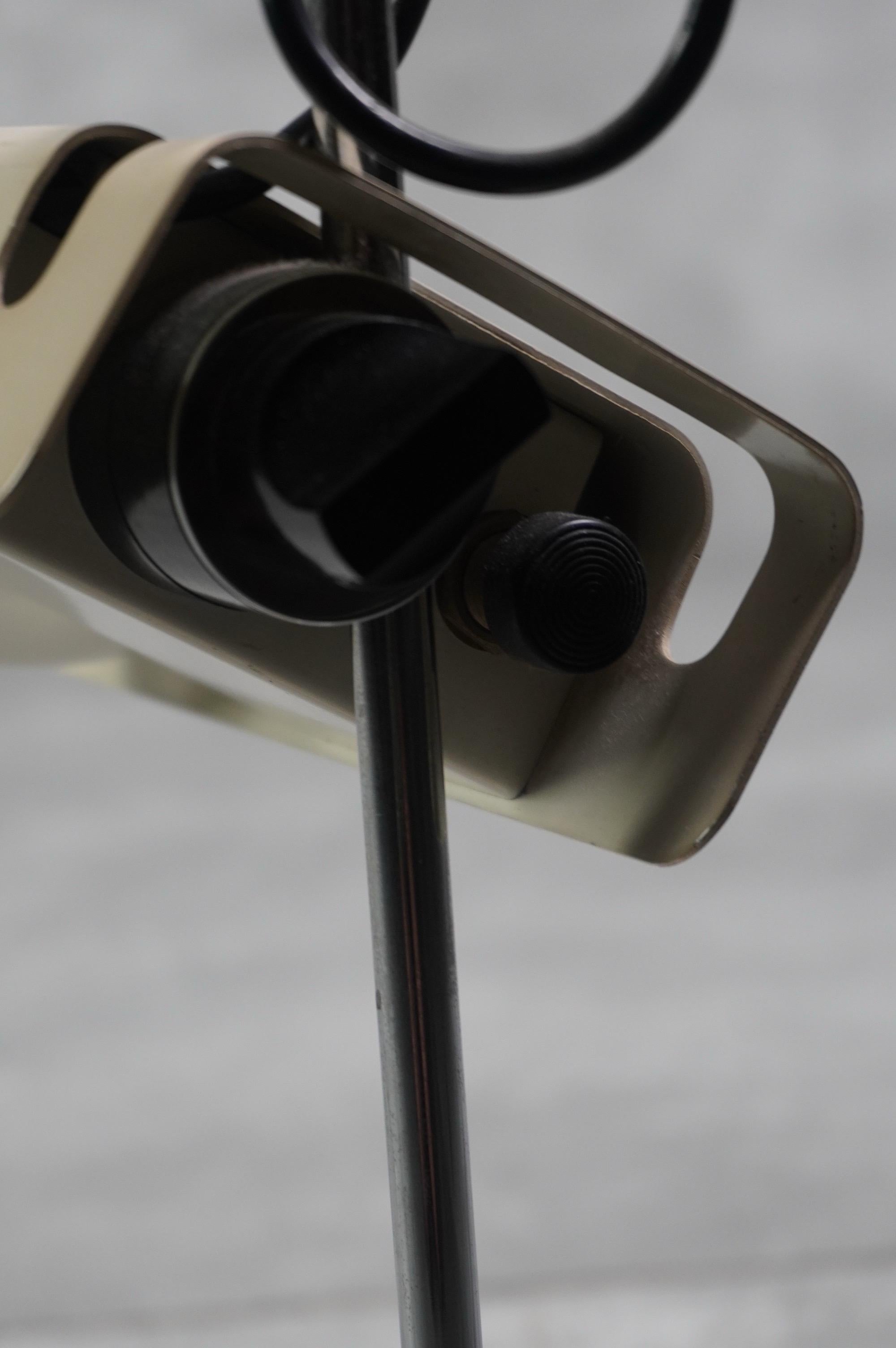 Metal Joe Colombo ''Spider'' table lamp for Oluce, 1960s For Sale