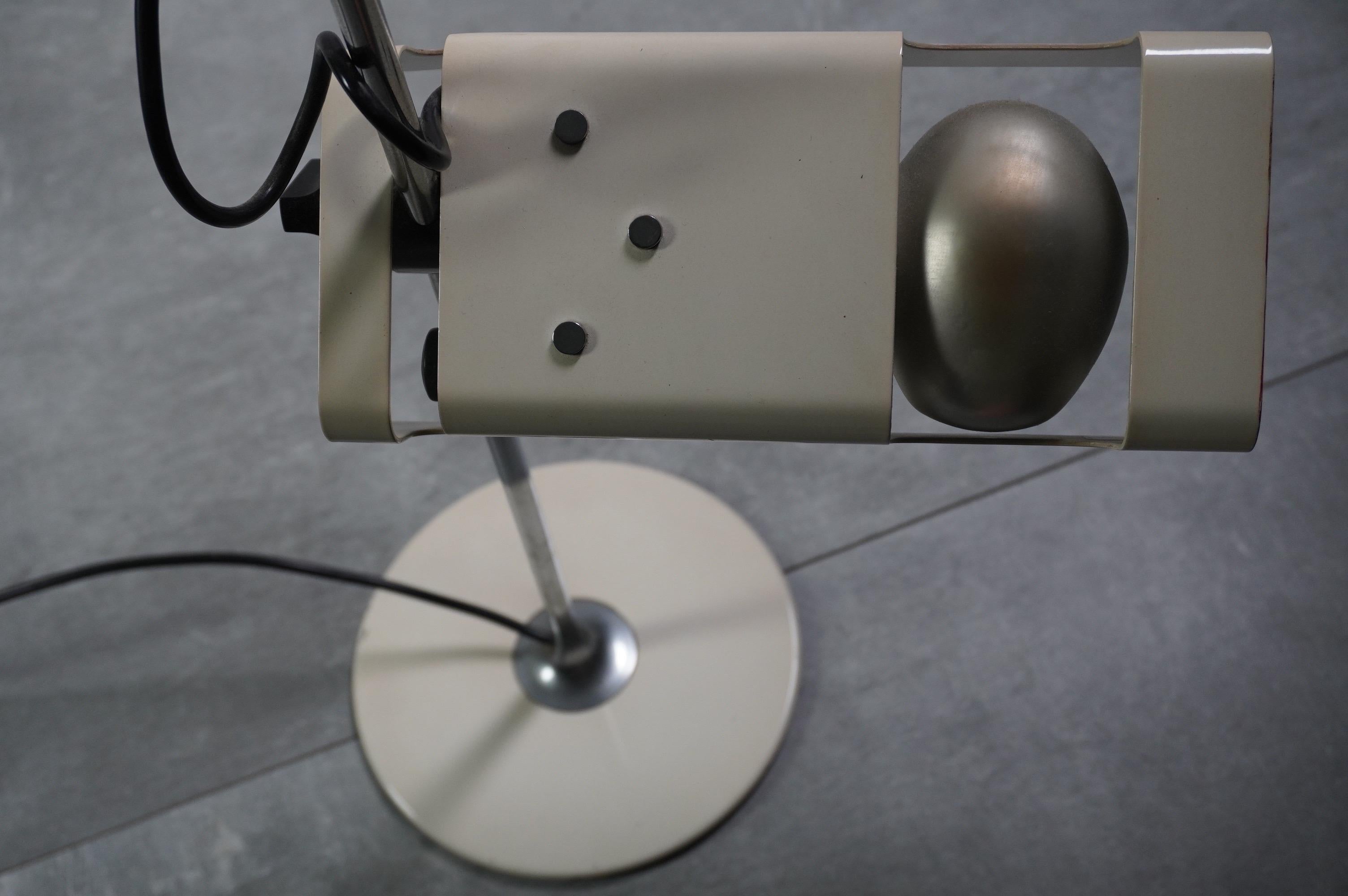 Joe Colombo ''Spider'' table lamp for Oluce, 1960s For Sale 1