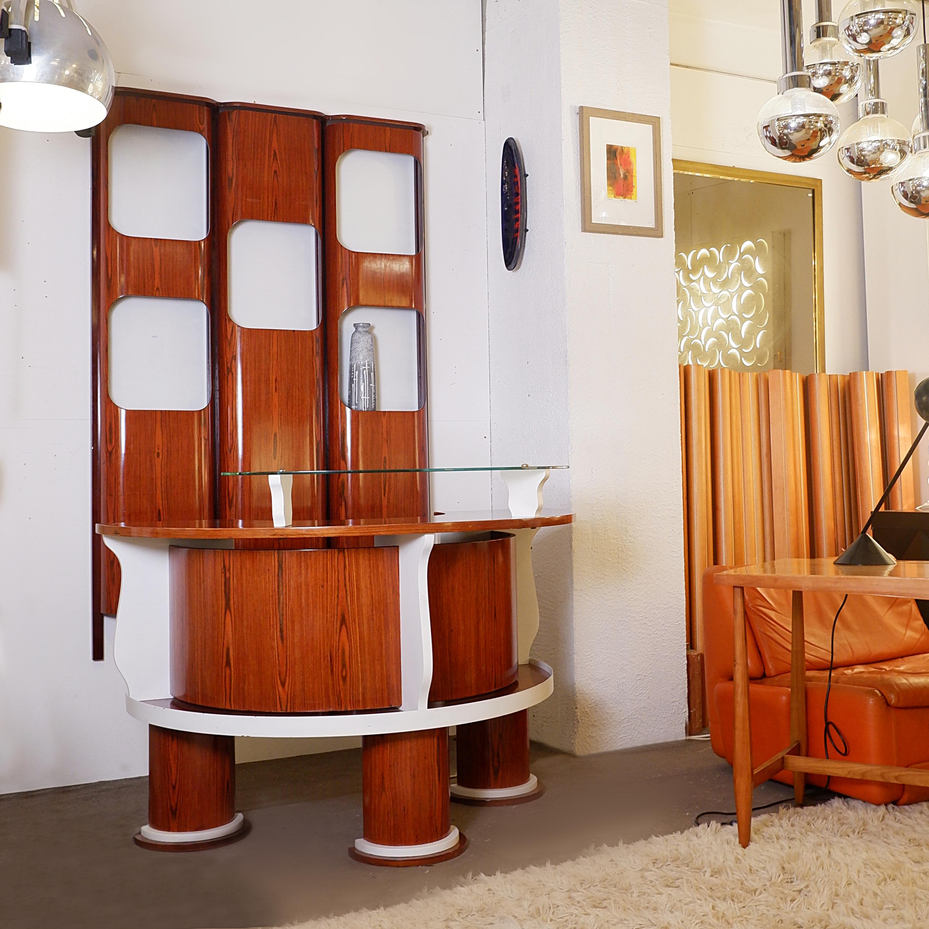 Joe Colombo Style Italian Cabinet Bar set  - 1970s
Measurement : 
Half moon bar : 143x46cm H:88/101,5cm 
The Wall Shelf : 120x10cmH:108cm
This bar cabinet is in the style of renowned Italian designer Joe Colombo. It is made of bent elm plywood and