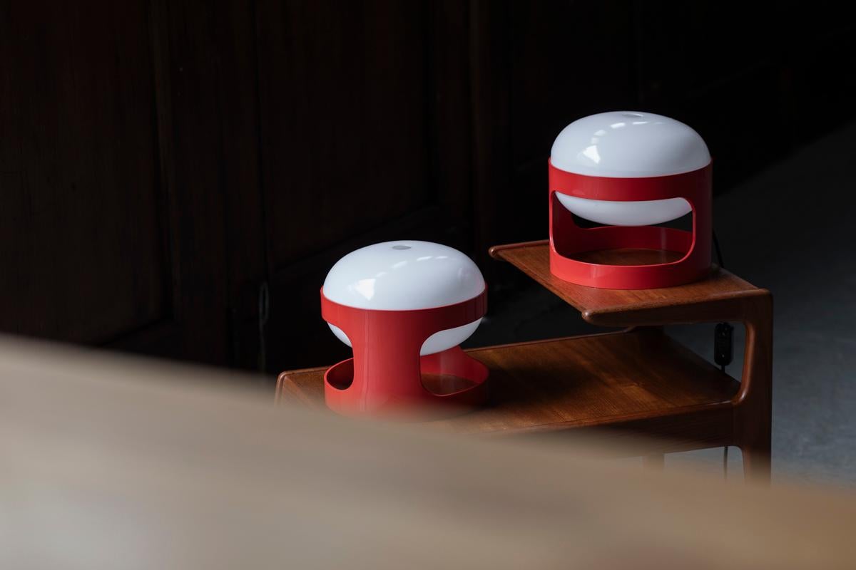 Set of two table lamps model 'KD28', designed by Joe Colombo and produced by Kartell in Italy. Stackable design from the 1960s. Made of red and white plastic. We have two of these lamps available, can be purchased as a set or separately. In good