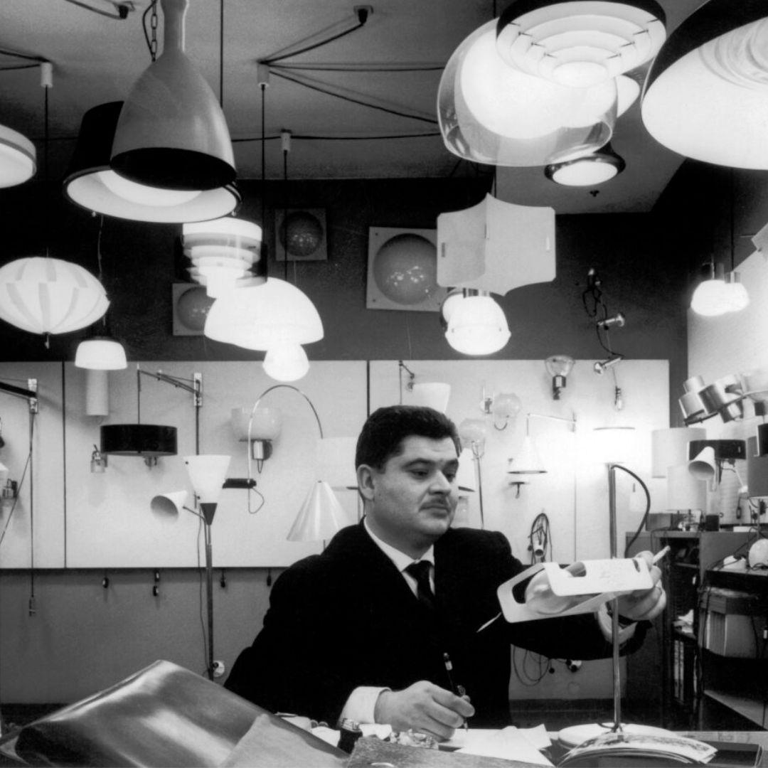 Joe Colombo 'Triedro' Floor Lamp in Chrome and White for Stilnovo For Sale 2