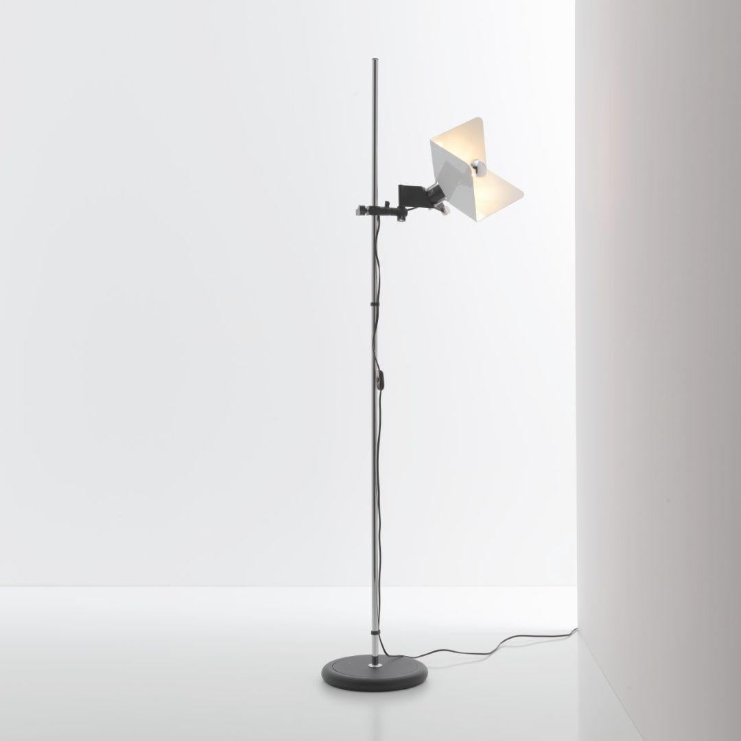 Italian Joe Colombo 'Triedro' Floor Lamp in Chrome and White for Stilnovo For Sale