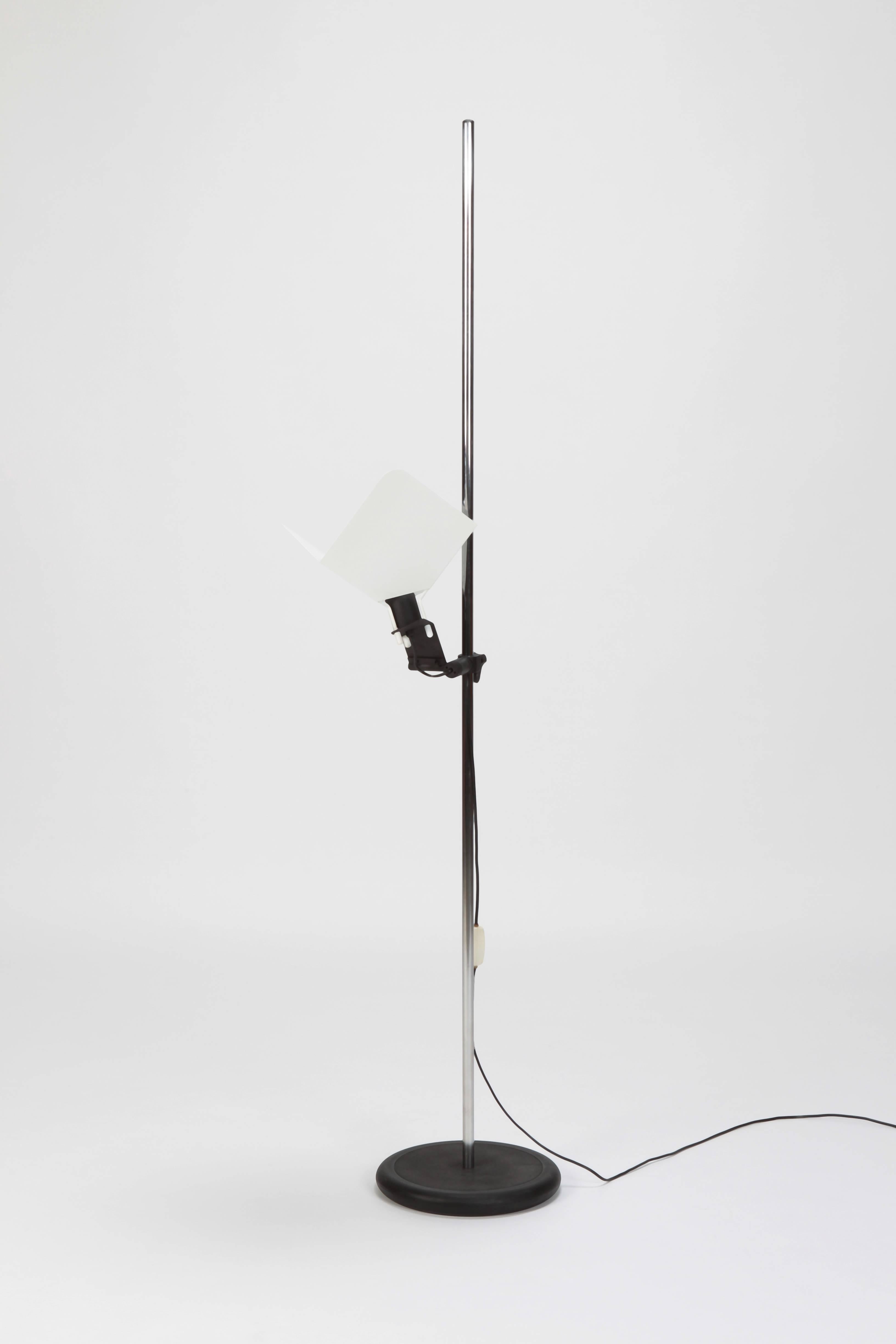 Joe Colombo “Triedro” Floor Lamp Stilnovo, 1970s For Sale 11