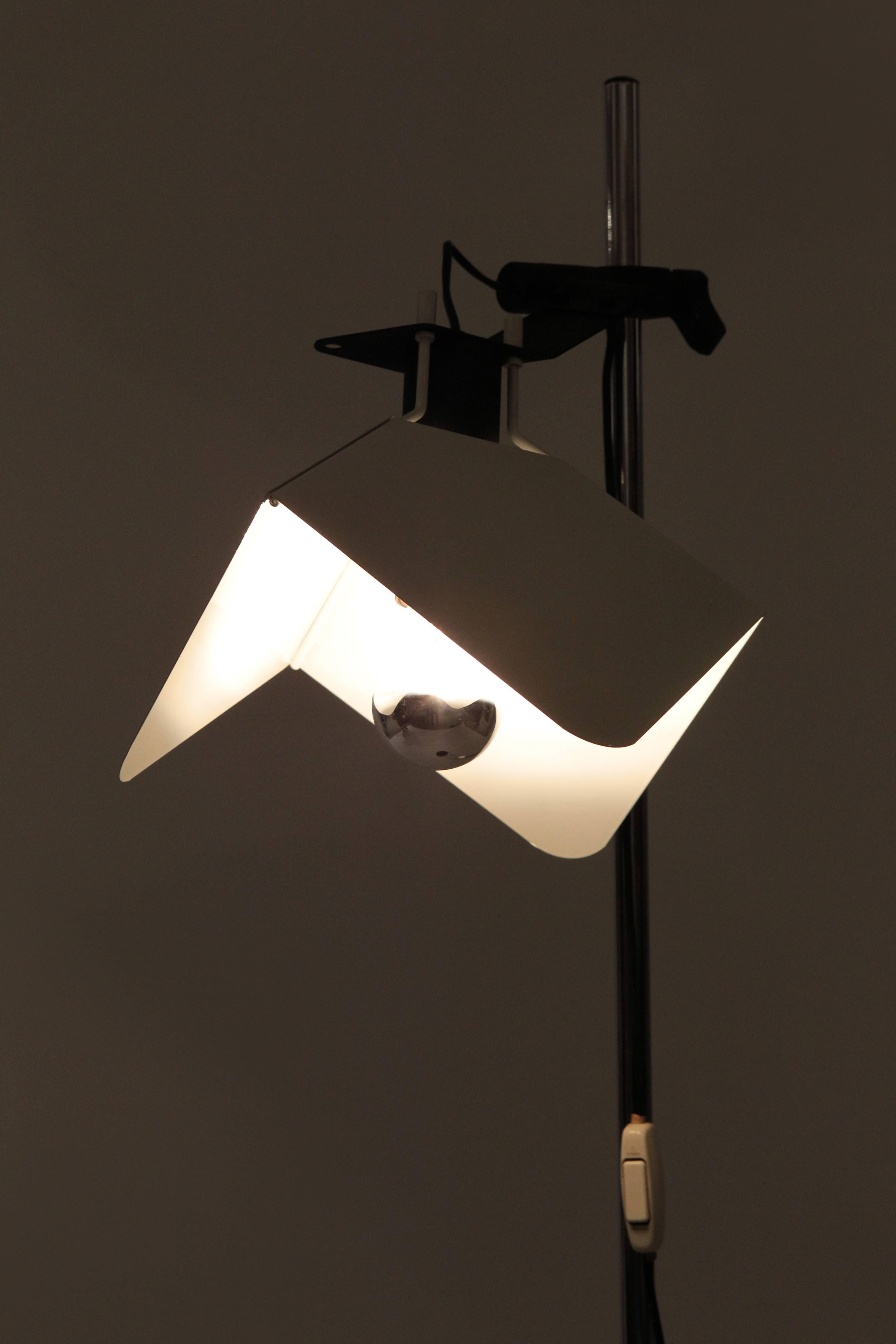 Mid-Century Modern Joe Colombo “Triedro” Floor Lamp Stilnovo, 1970s For Sale